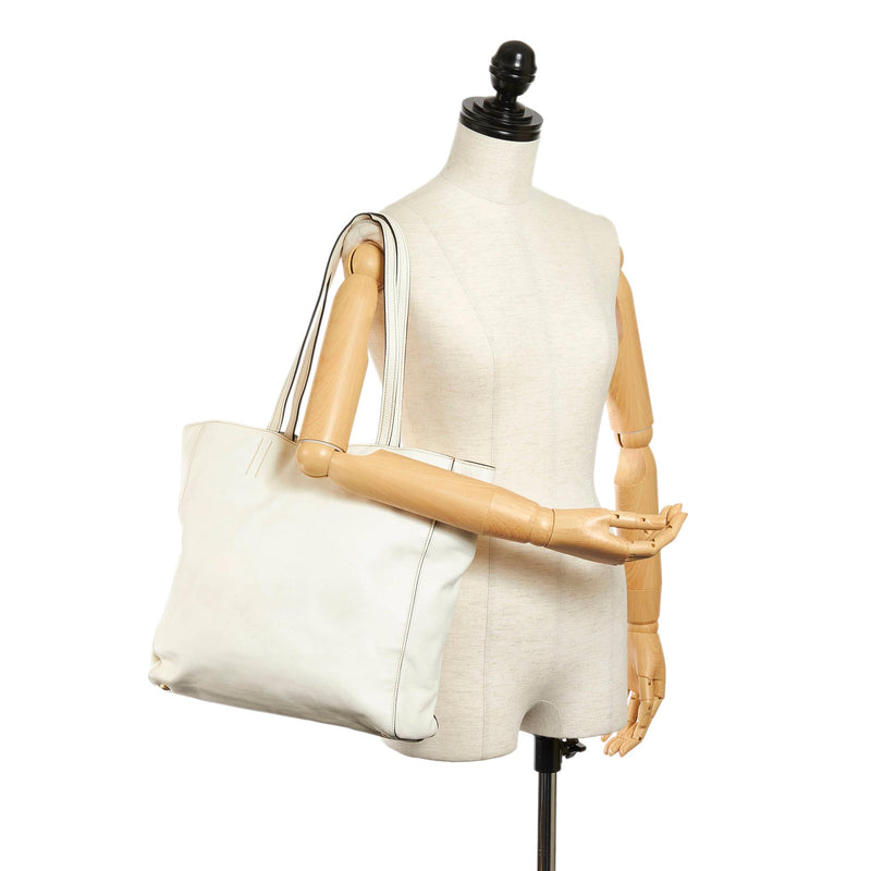 Miu Miu Leather Tote Bag (SHG-31193)
