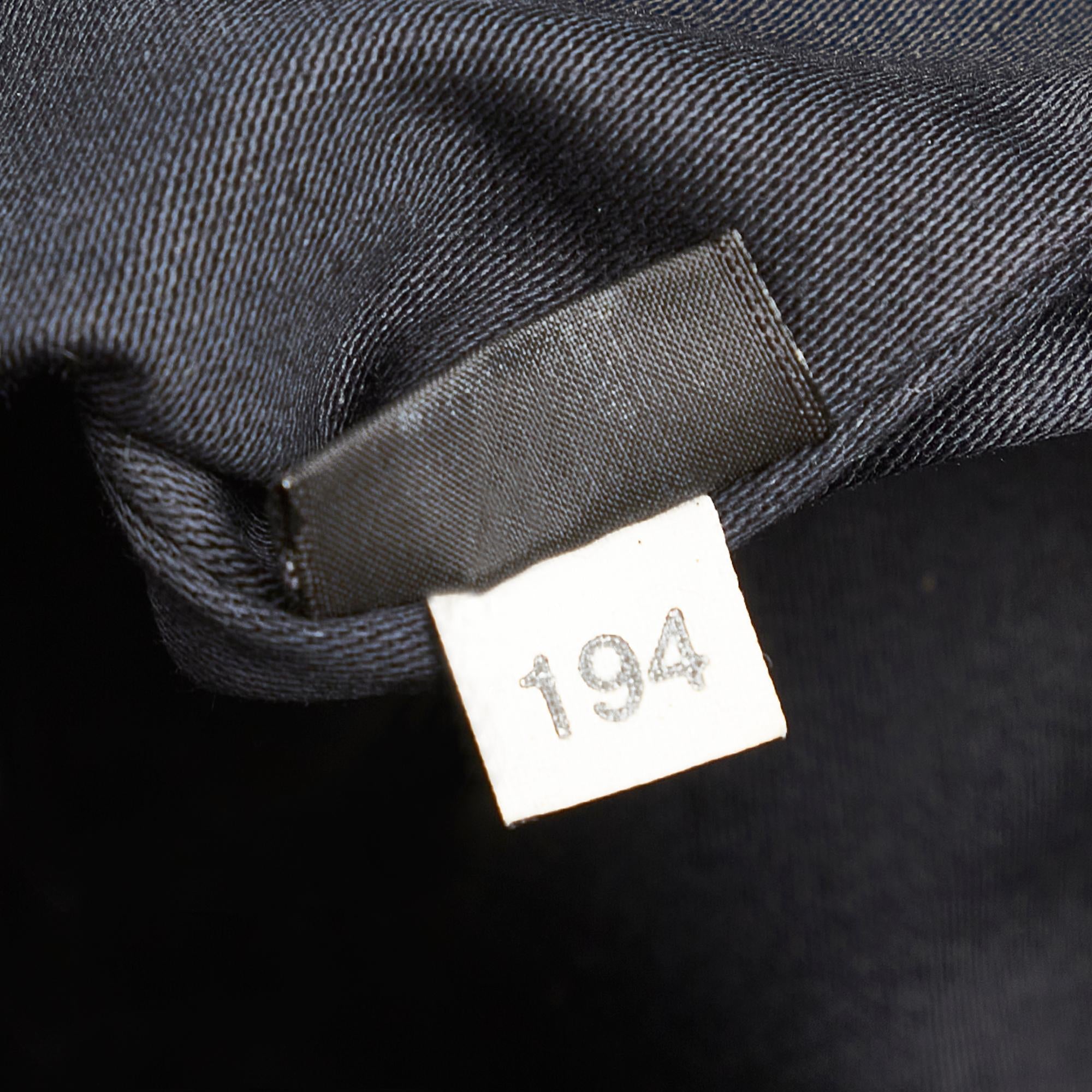 Miu Miu Matelasse Leather Clutch Bag (SHG-25253)