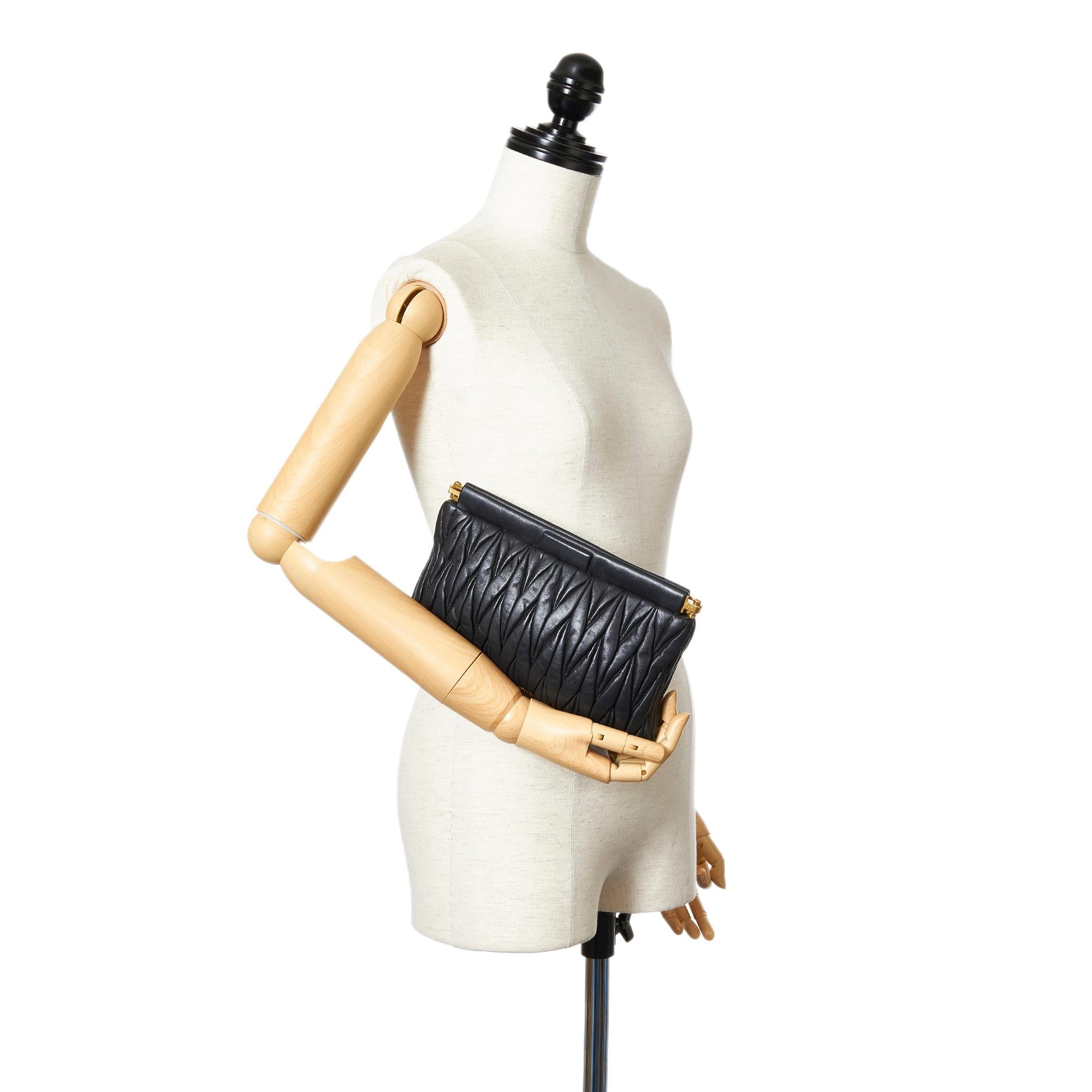 Miu Miu Matelasse Leather Clutch Bag (SHG-25253)