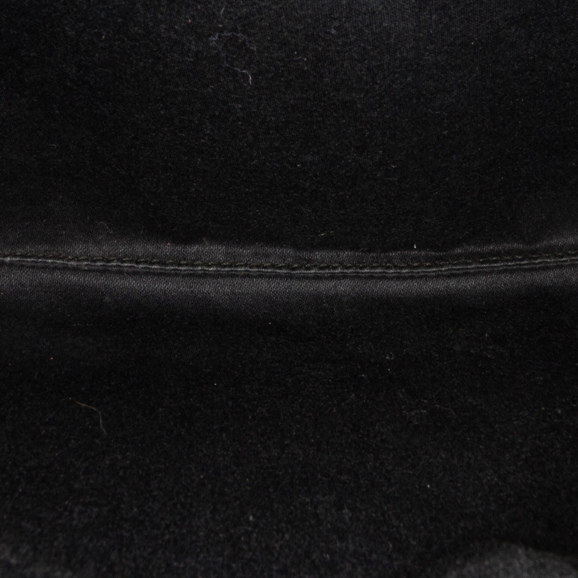 Miu Miu Matelasse Leather Shoulder Bag (SHG-31600)