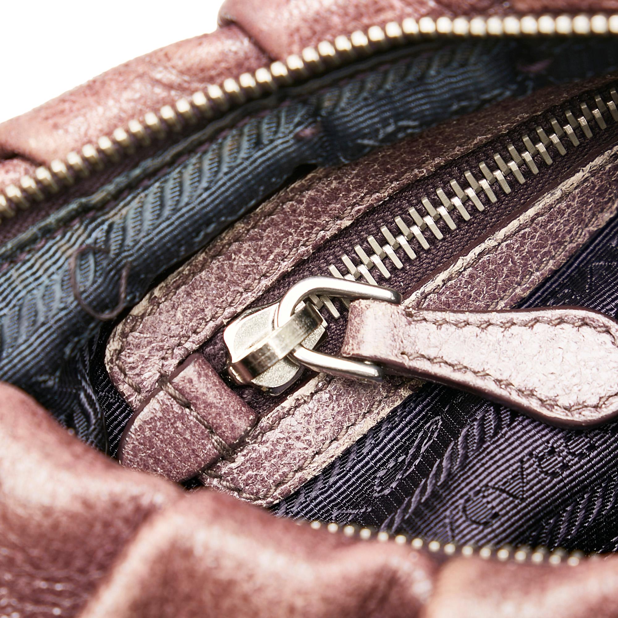 Prada Cervo Lux Shoulder Bag (SHG-31721)