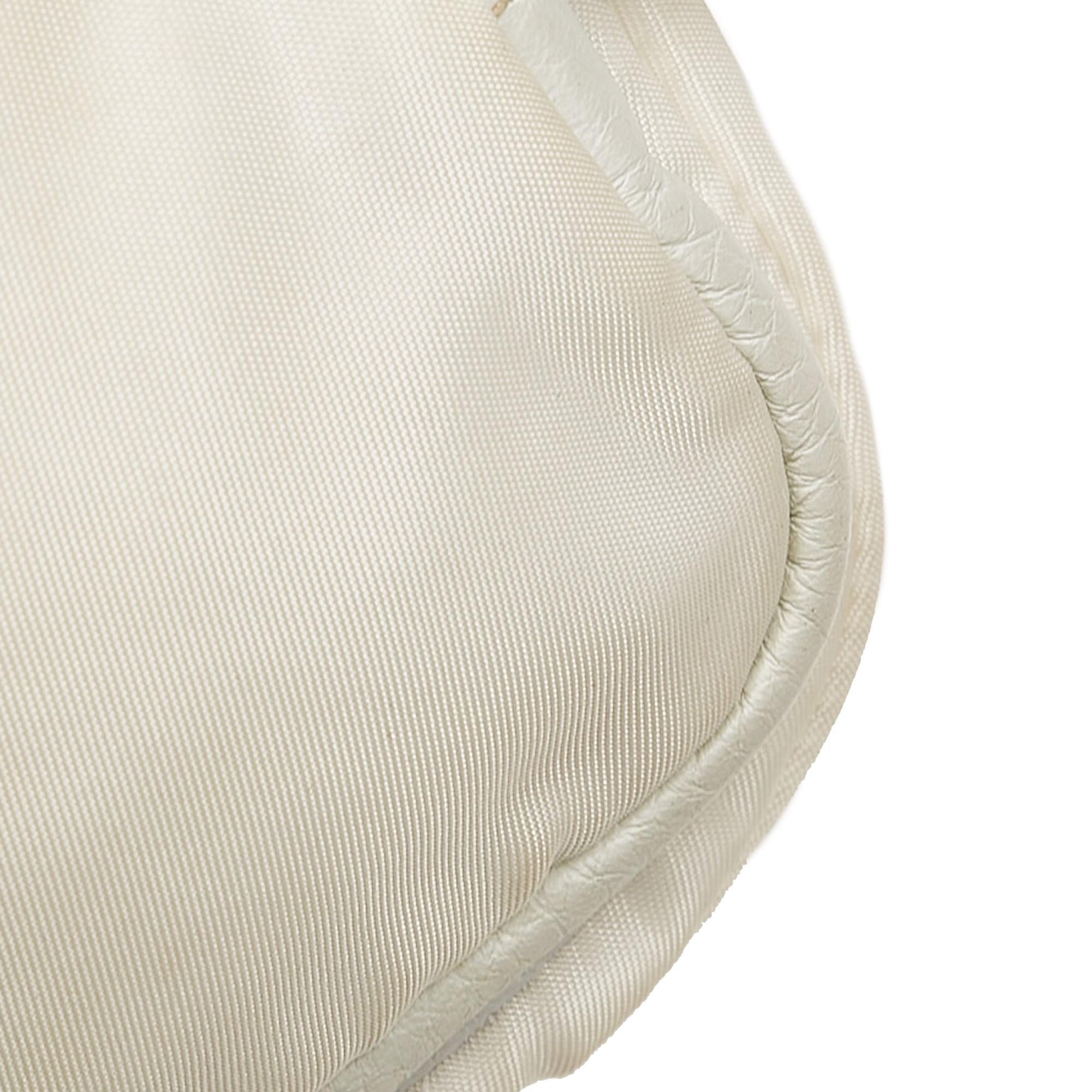 Prada Leather Shoulder Bag (SHG-32540)