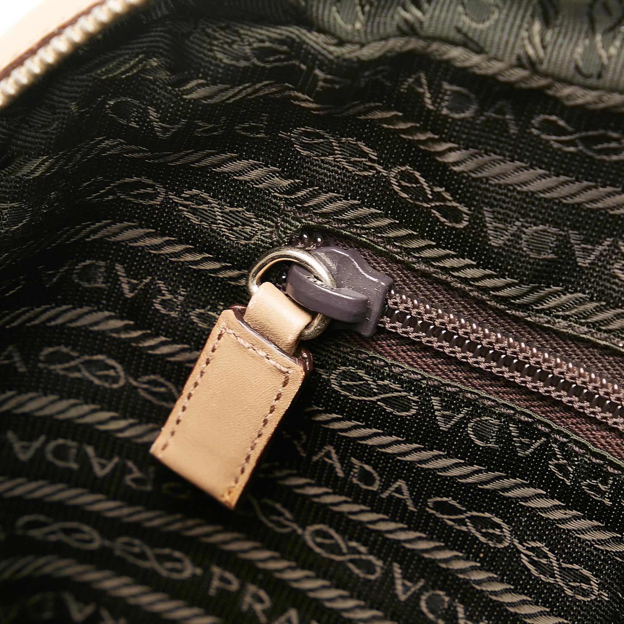 Prada Leather Shoulder Bag (SHG-37928)