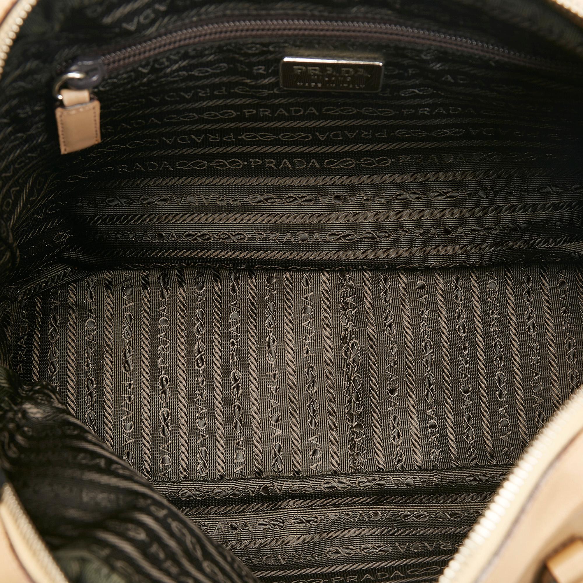 Prada Leather Shoulder Bag (SHG-37928)