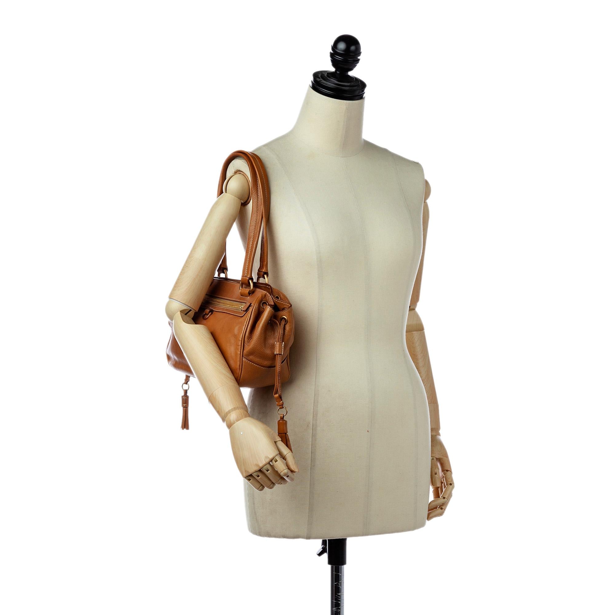 Prada Leather Shoulder bag (SHG-32133)