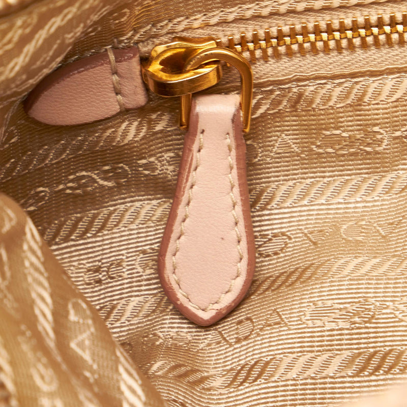 Prada Quilted Leather Handbag (SHG-28640)
