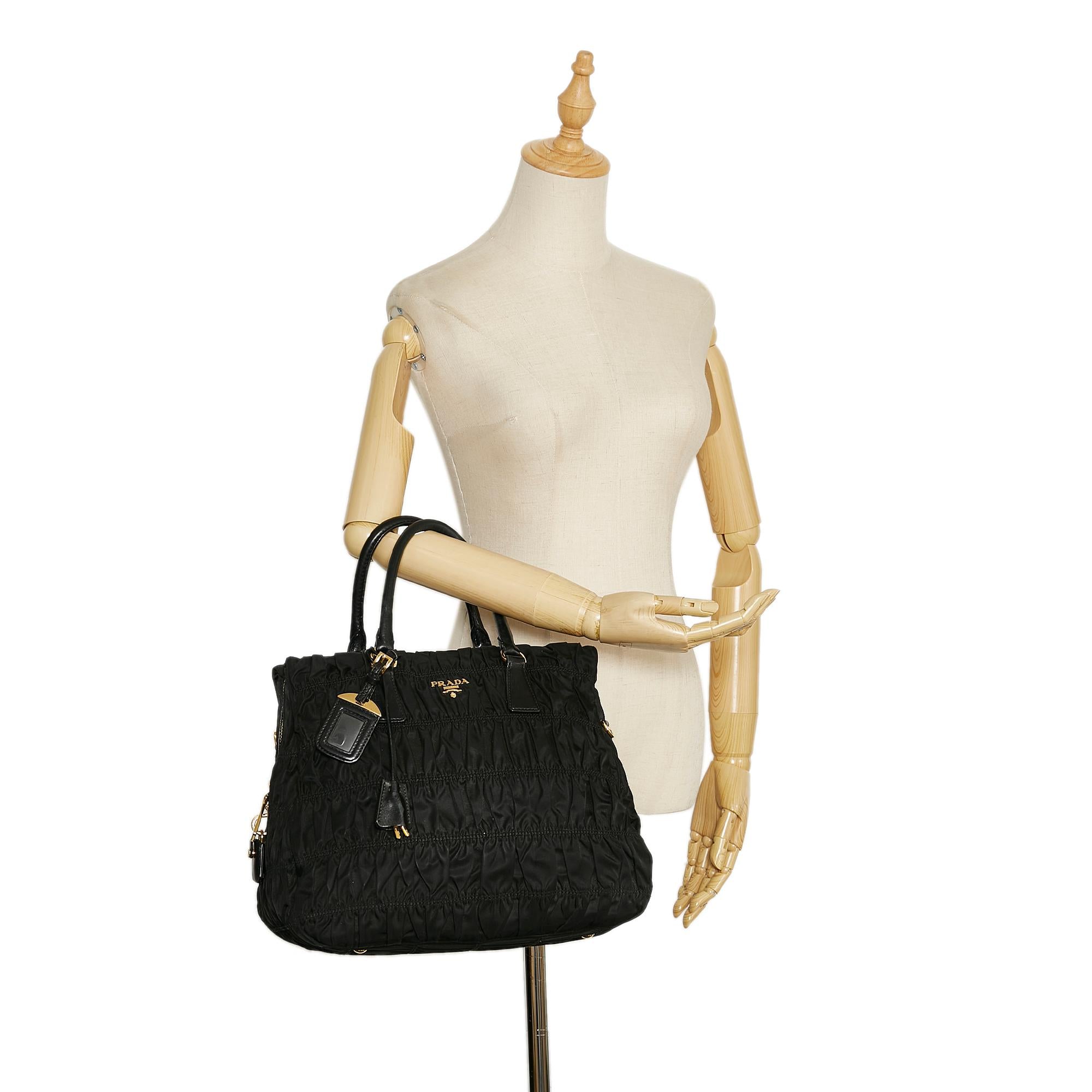 Prada Tessuto Gaufre Tote Bag (SHG-0szrJS)