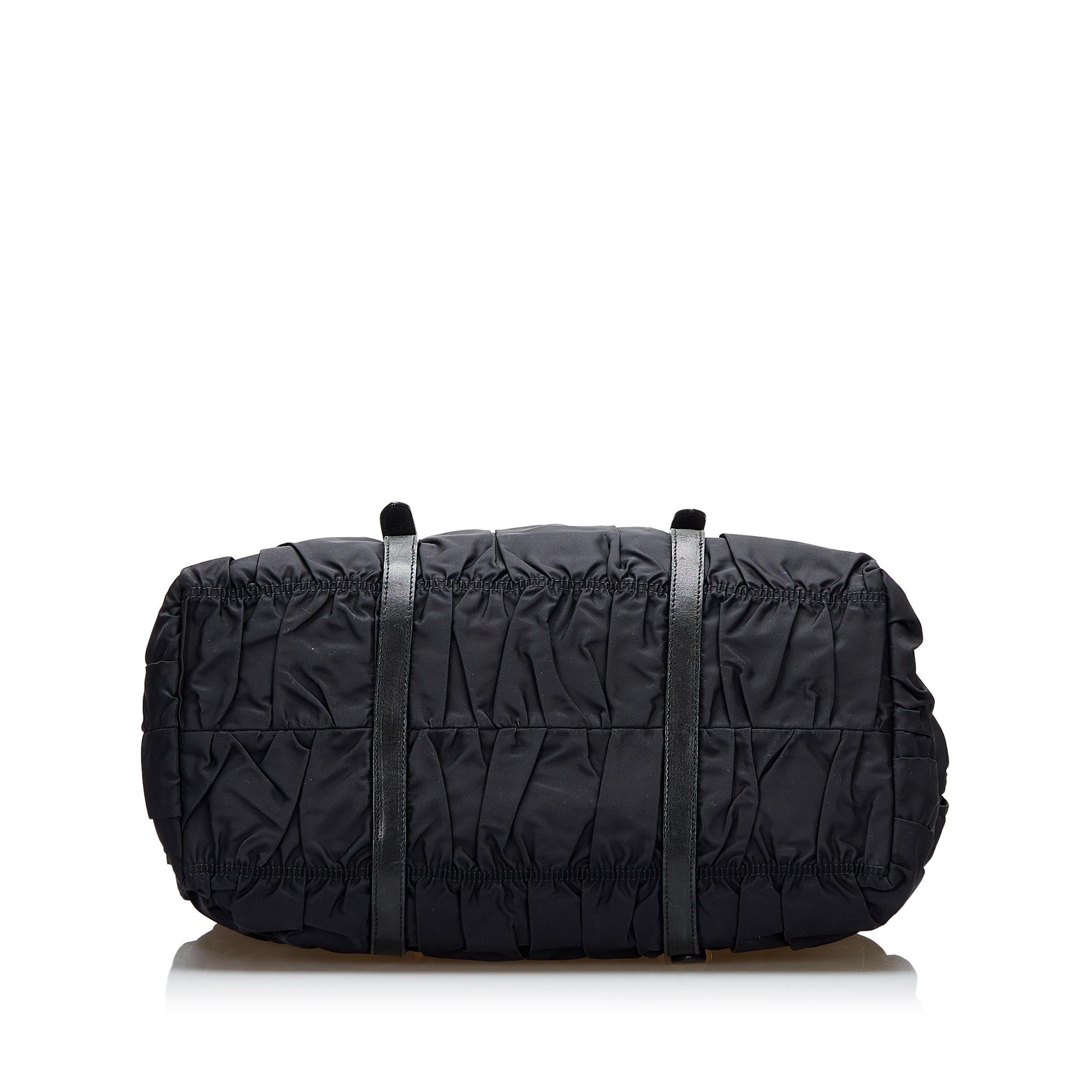 Prada Tessuto Gaufre Tote (SHG-GeEzlG)