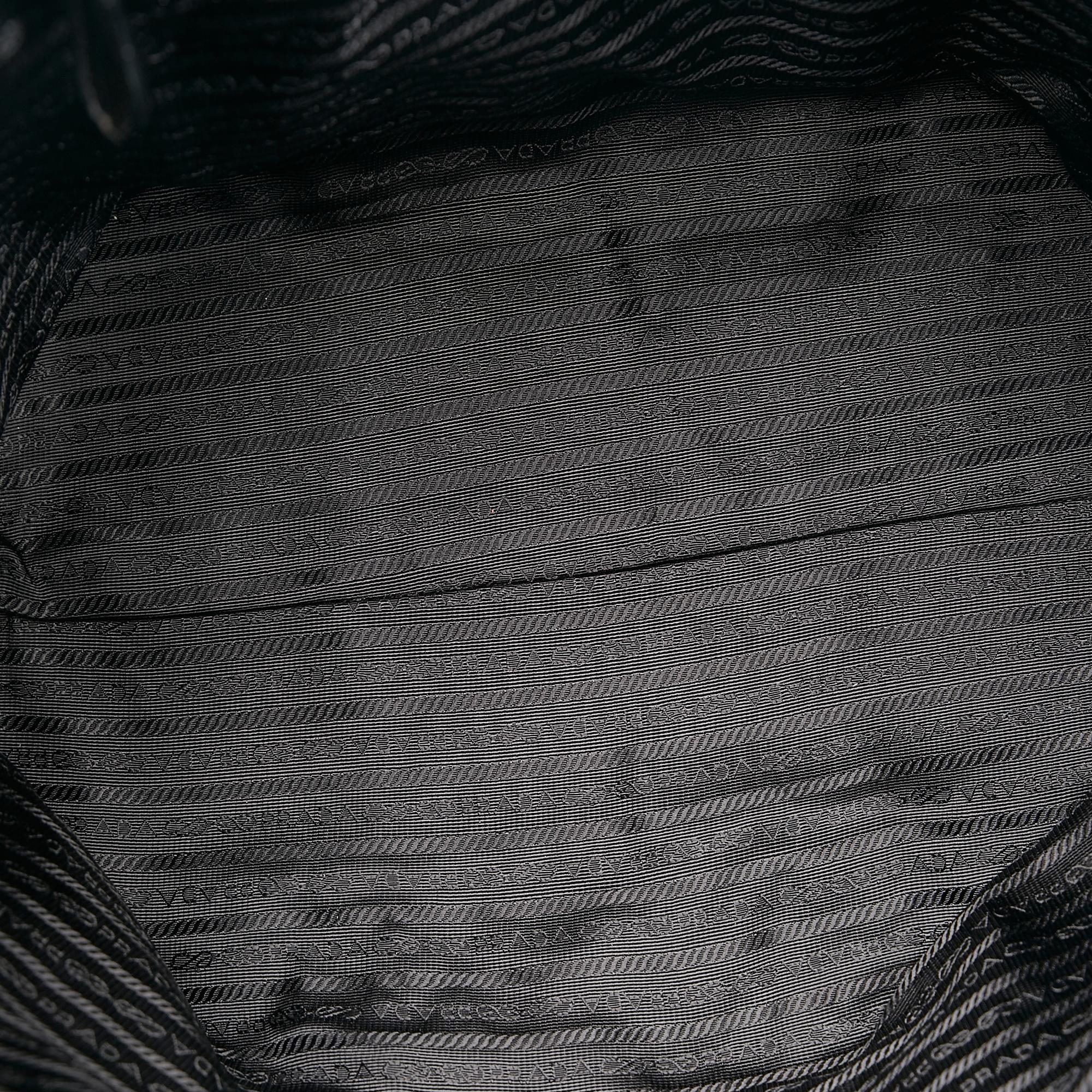 Prada Tessuto Gaufre Tote (SHG-GeEzlG)