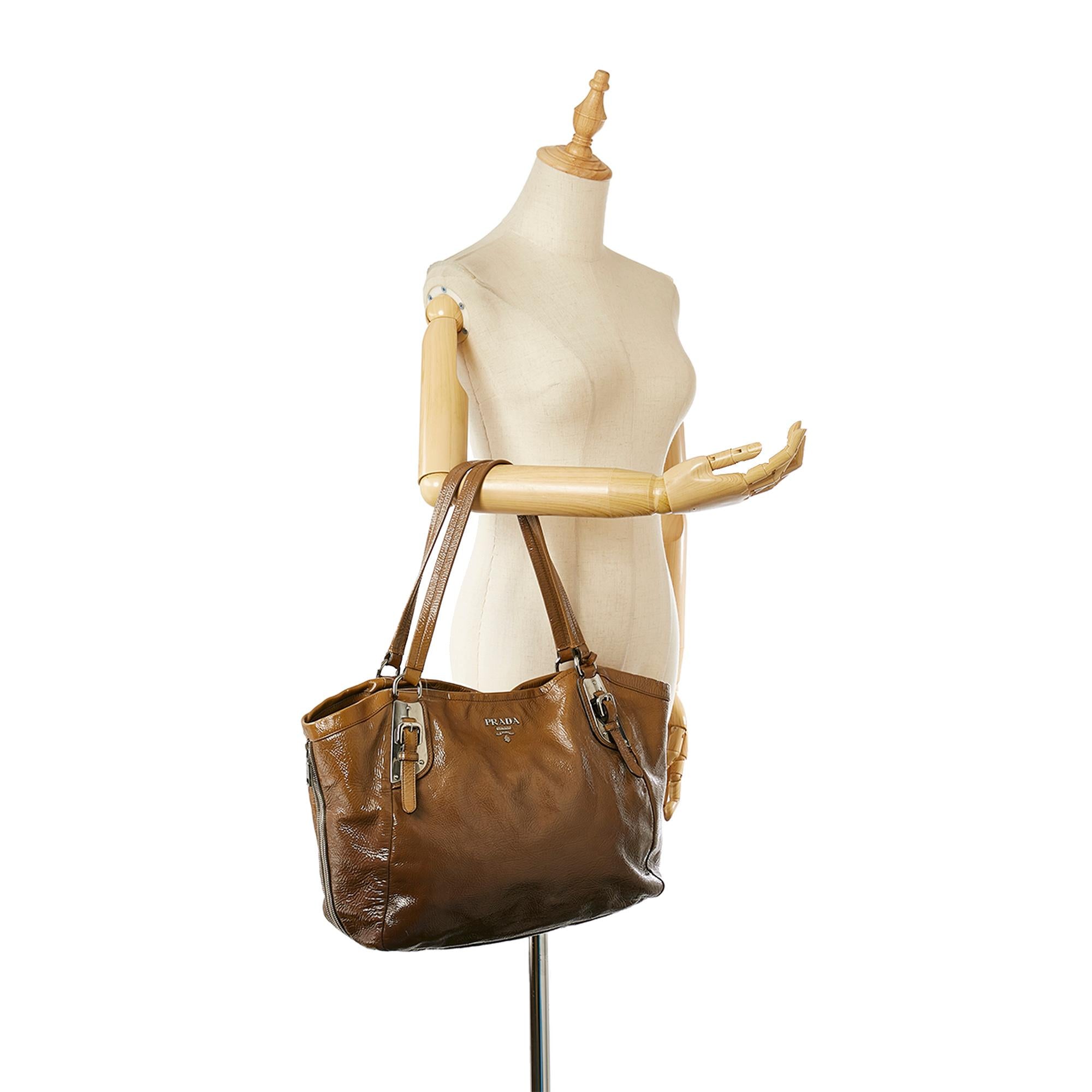 Prada Vernice Sfumato Shopping Tote Bag (SHG-31517)