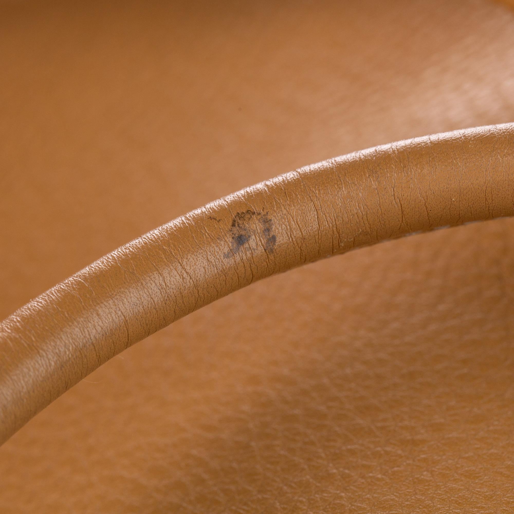 Prada Vitello Daino Handbag (SHG-21725)