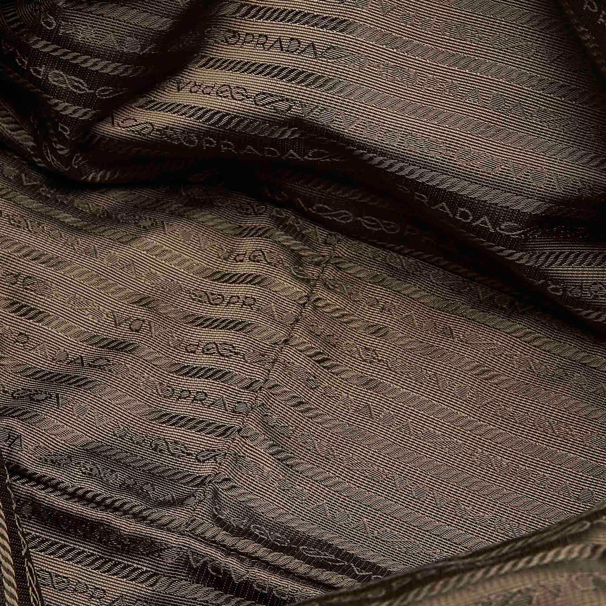 Prada Vitello Daino Handbag (SHG-31693)