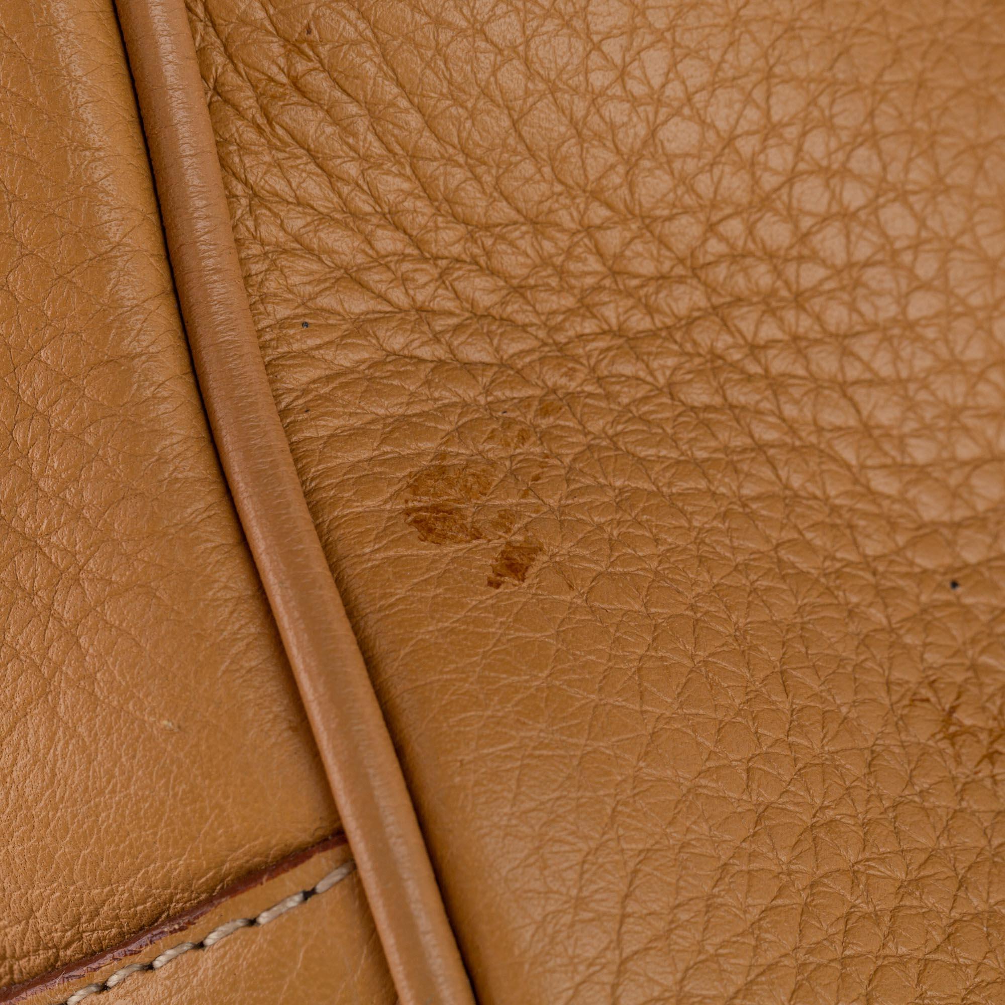 Prada Vitello Daino Handbag (SHG-32137)