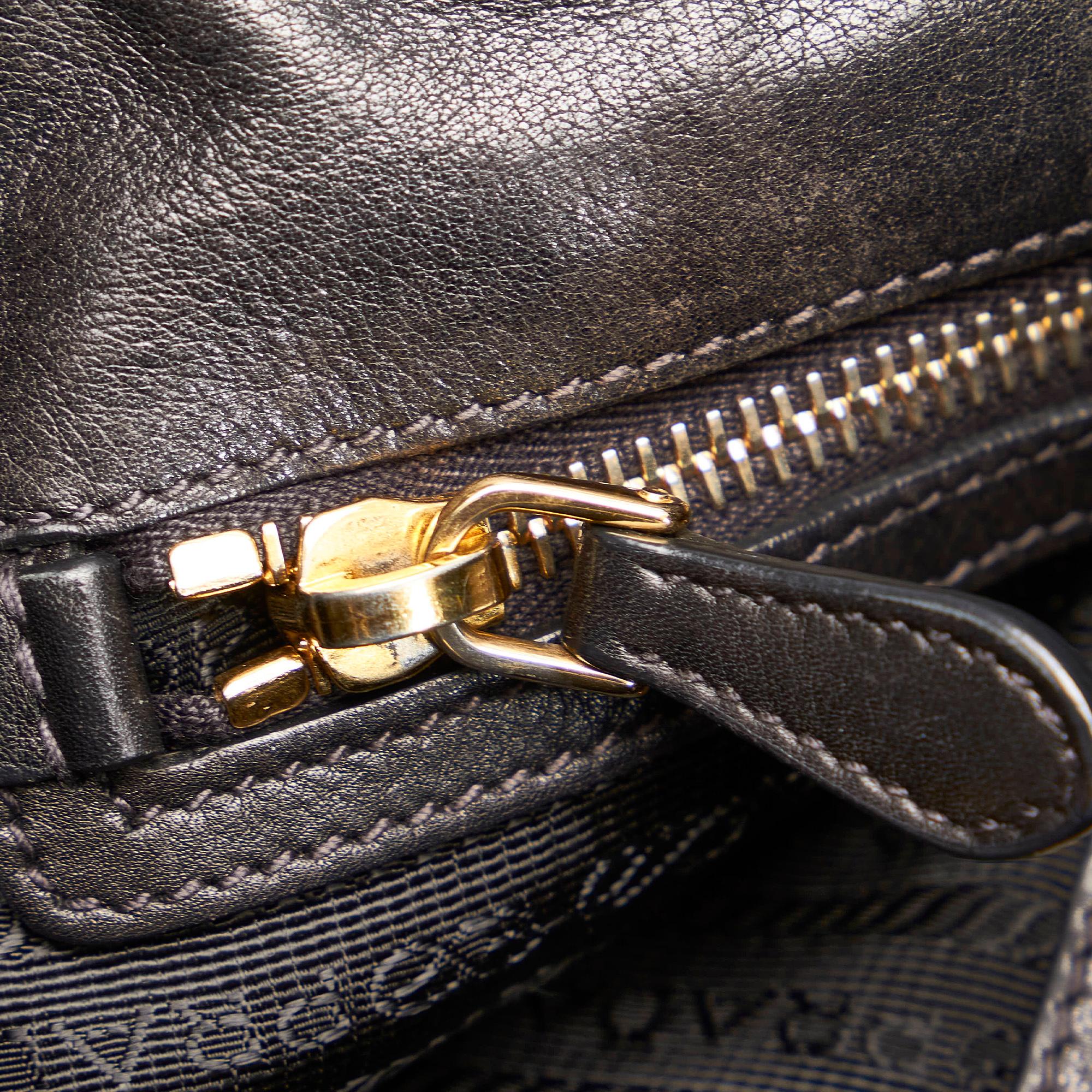 Prada Vitello Daino Shoulder Bag (SHG-29530)