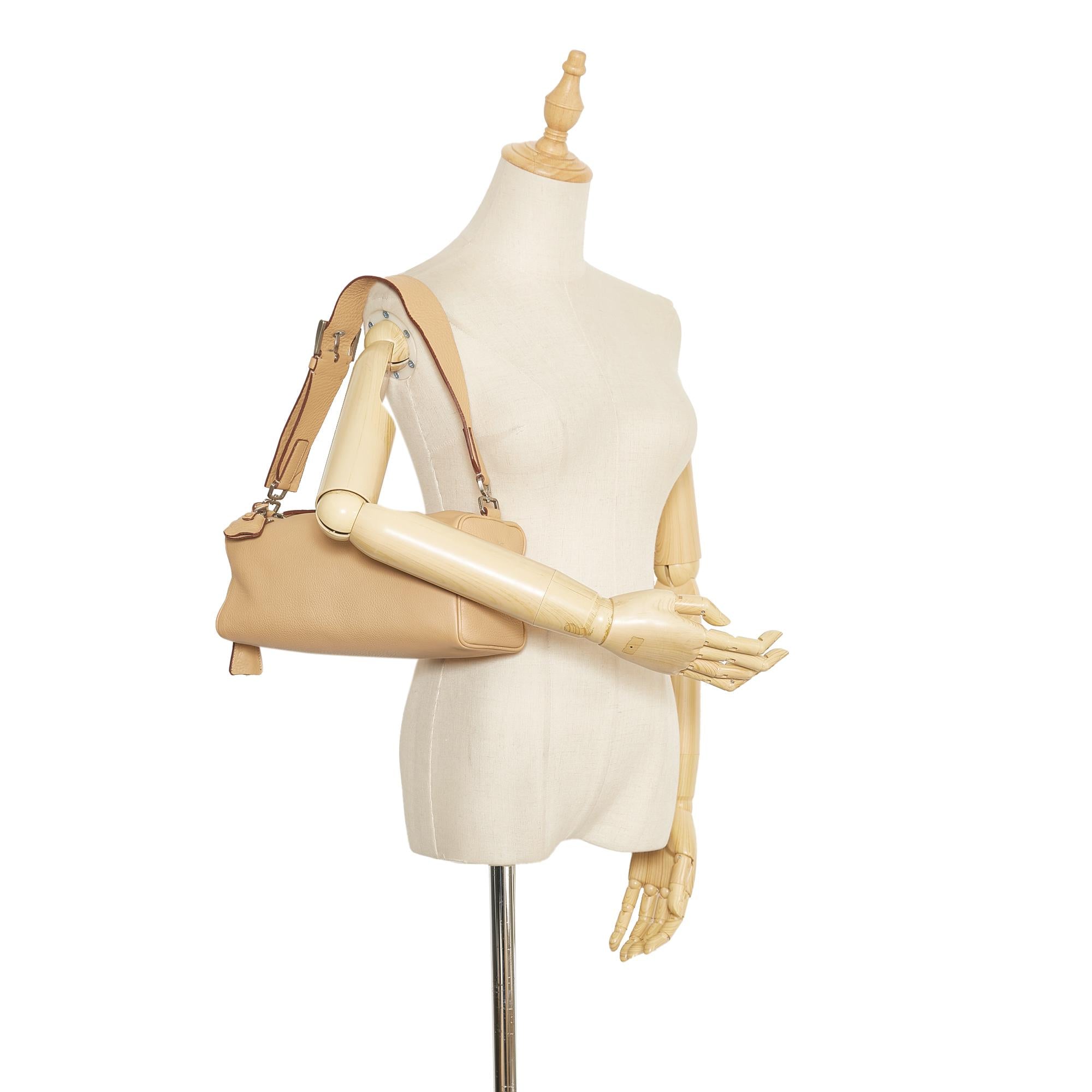 Prada Vitello Daino Shoulder Bag (SHG-g9uKnn)