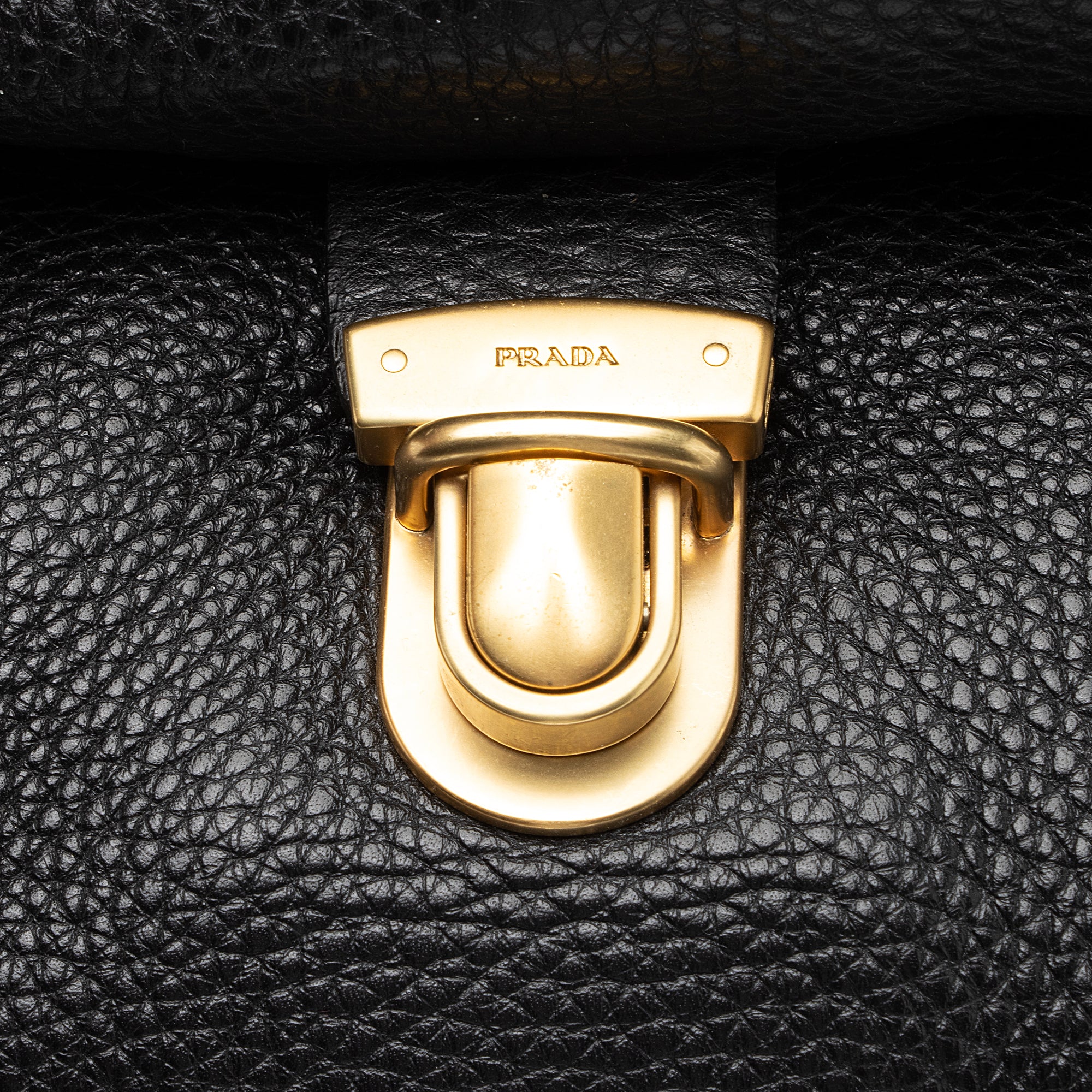 Prada Vitello Daino Side Pocket Flap Bag (SHF-aKkOkE)