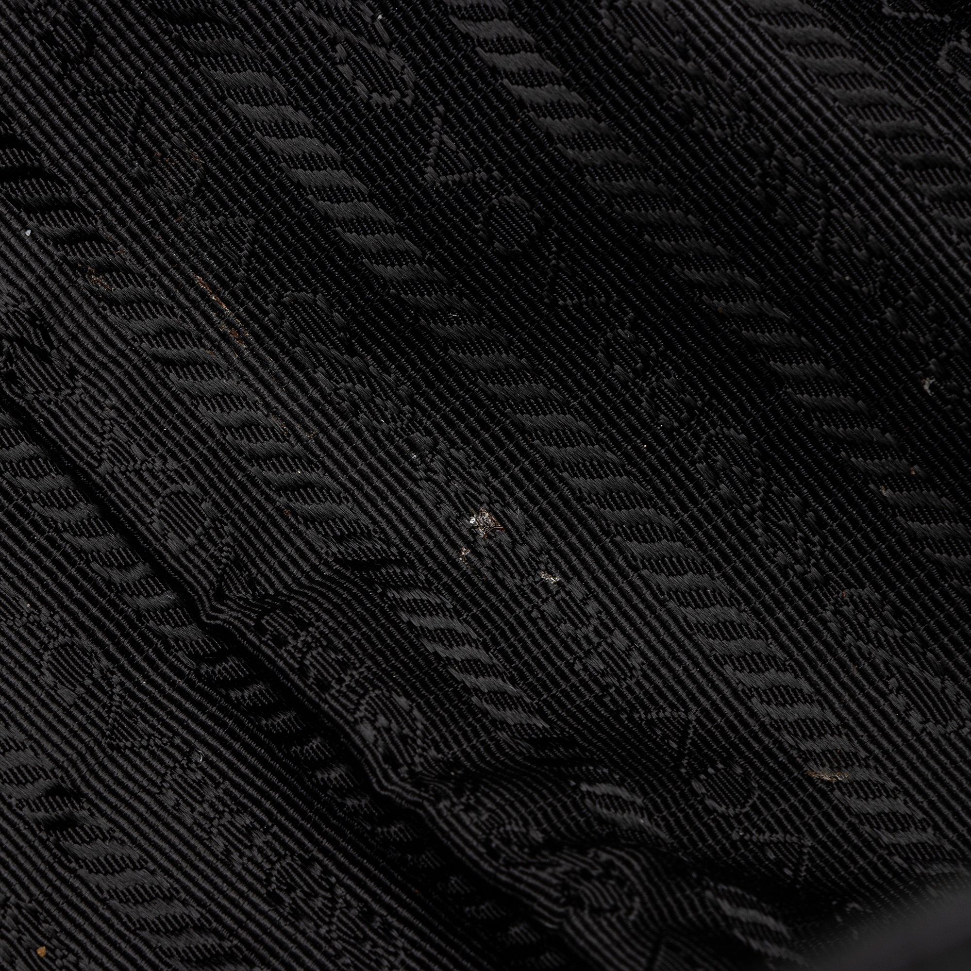 Prada Vitello Daino Side Pocket Flap Bag (SHF-aKkOkE)