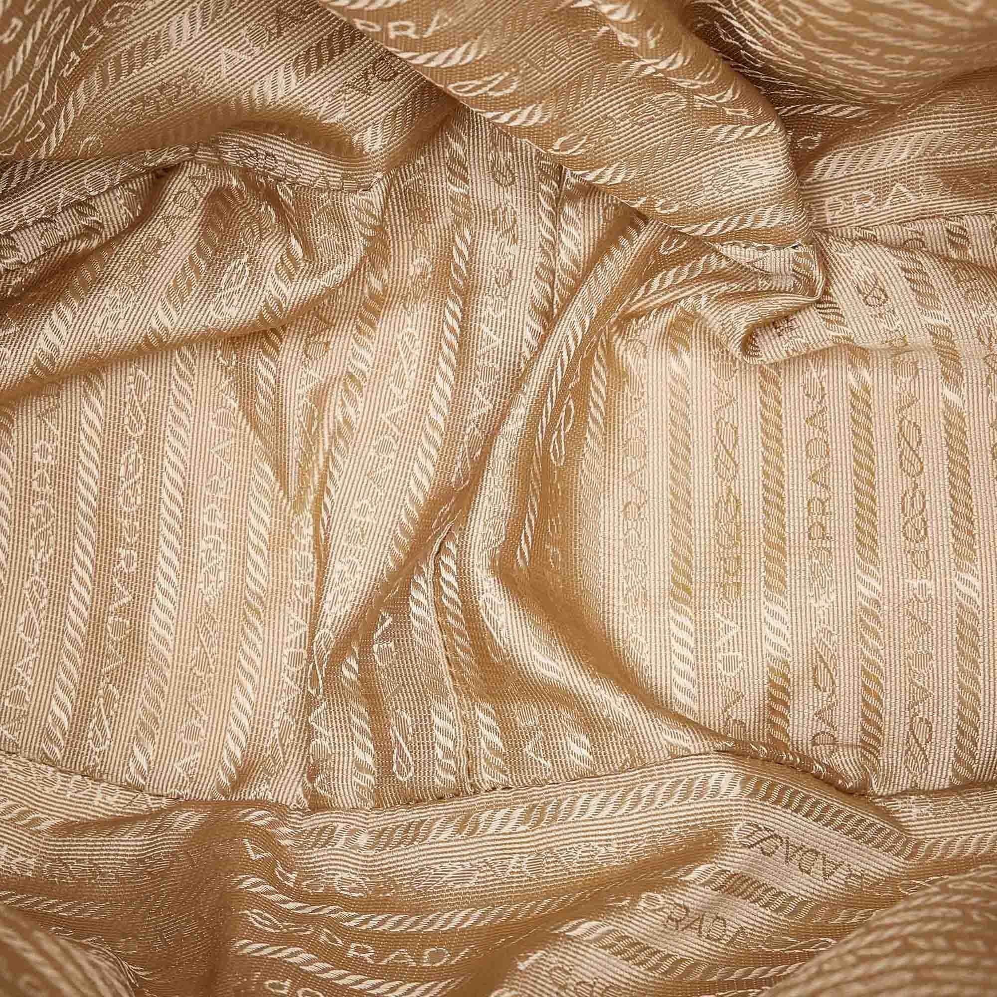 Prada Vitello Drive Leather Handbag (SHG-20978)