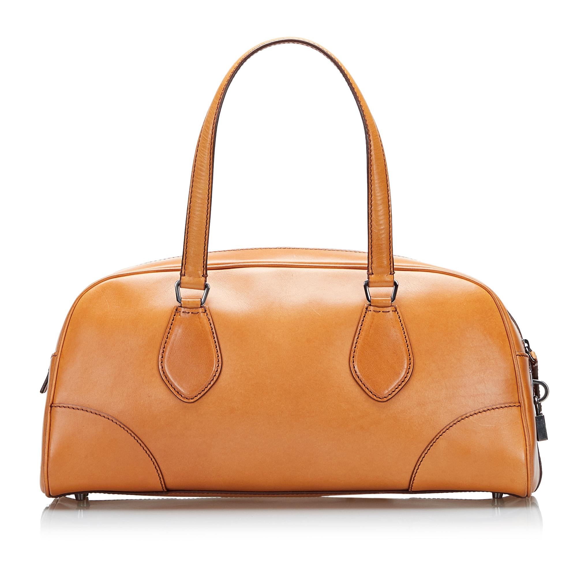 Prada Vitello England Handbag (SHG-nrsMPP)