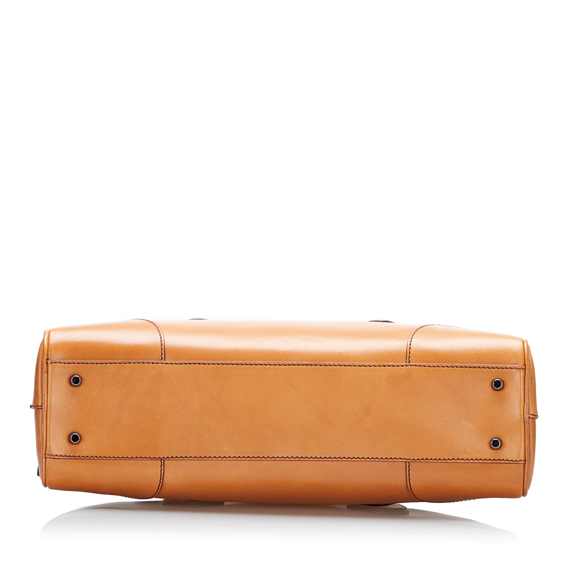 Prada Vitello England Handbag (SHG-nrsMPP)