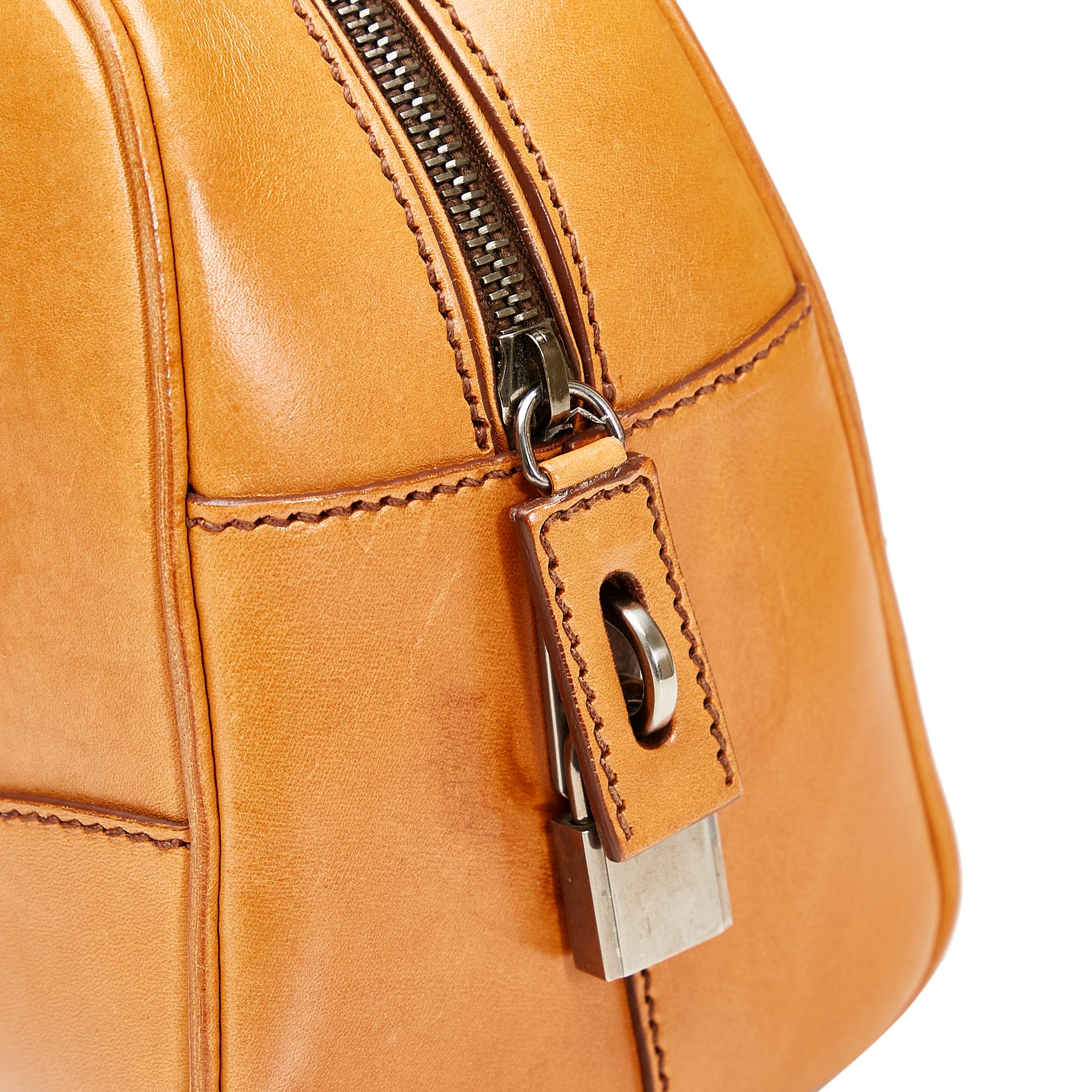 Prada Vitello England Handbag (SHG-nrsMPP)