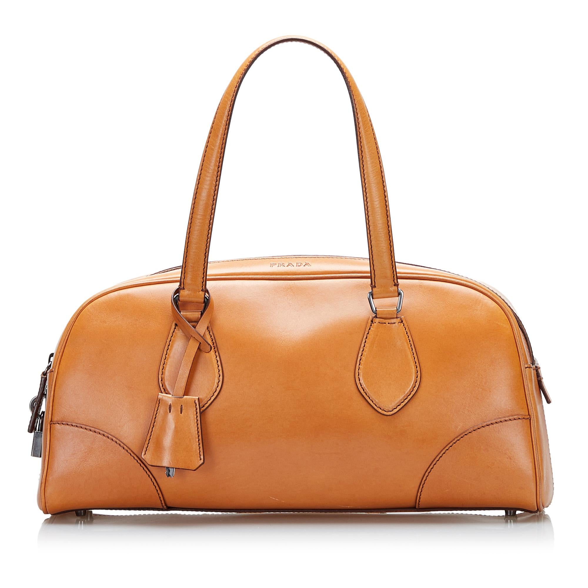 Prada Vitello England Handbag (SHG-nrsMPP)