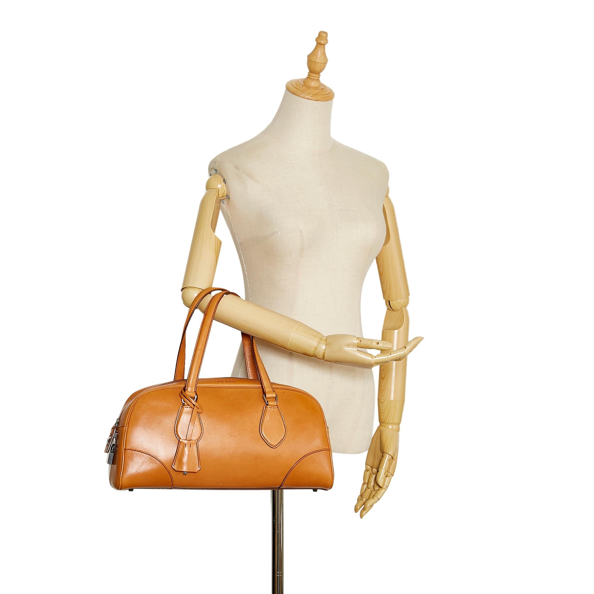 Prada Vitello England Handbag (SHG-nrsMPP)