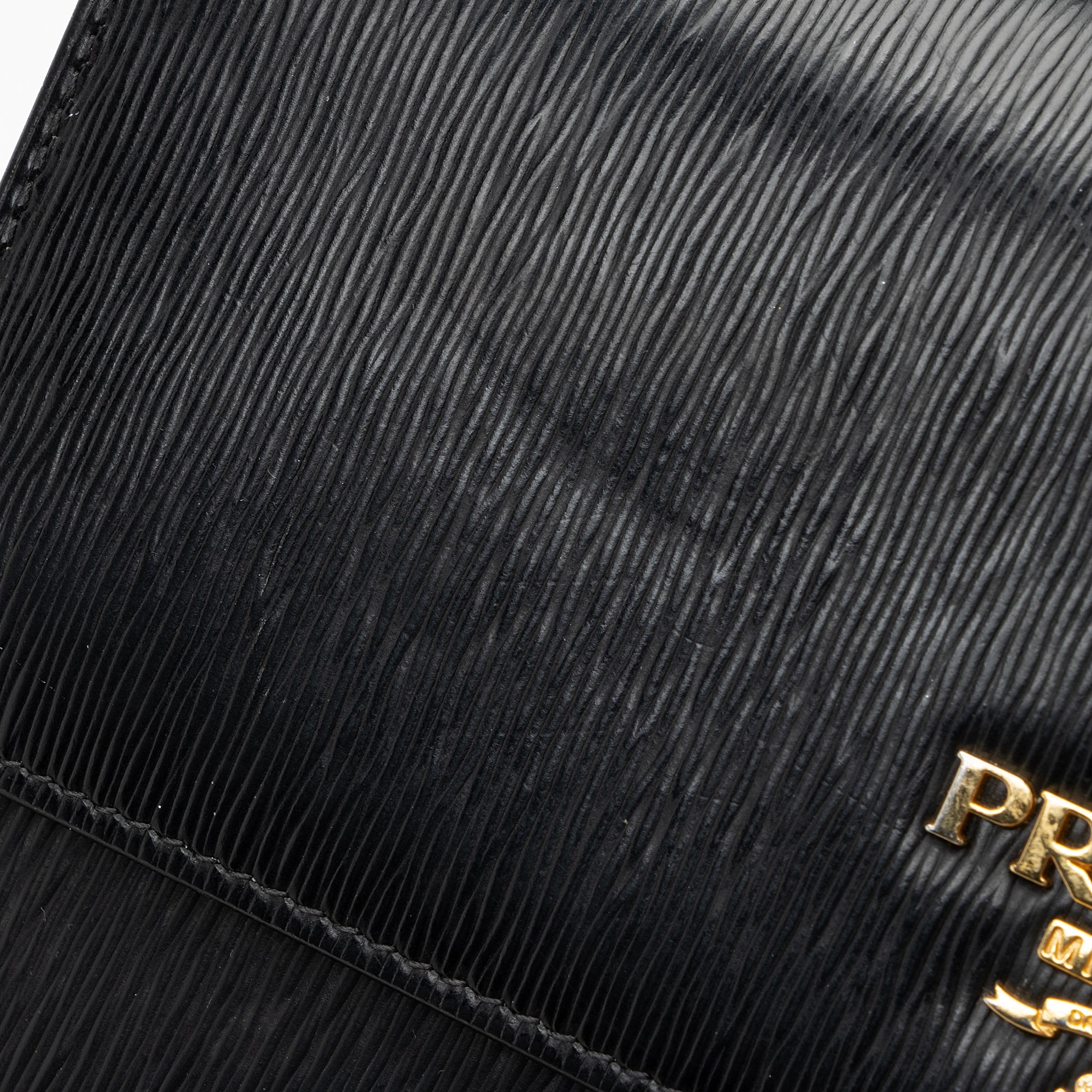 Prada Vitello Move Mini Wallet on Chain (SHF-22579)