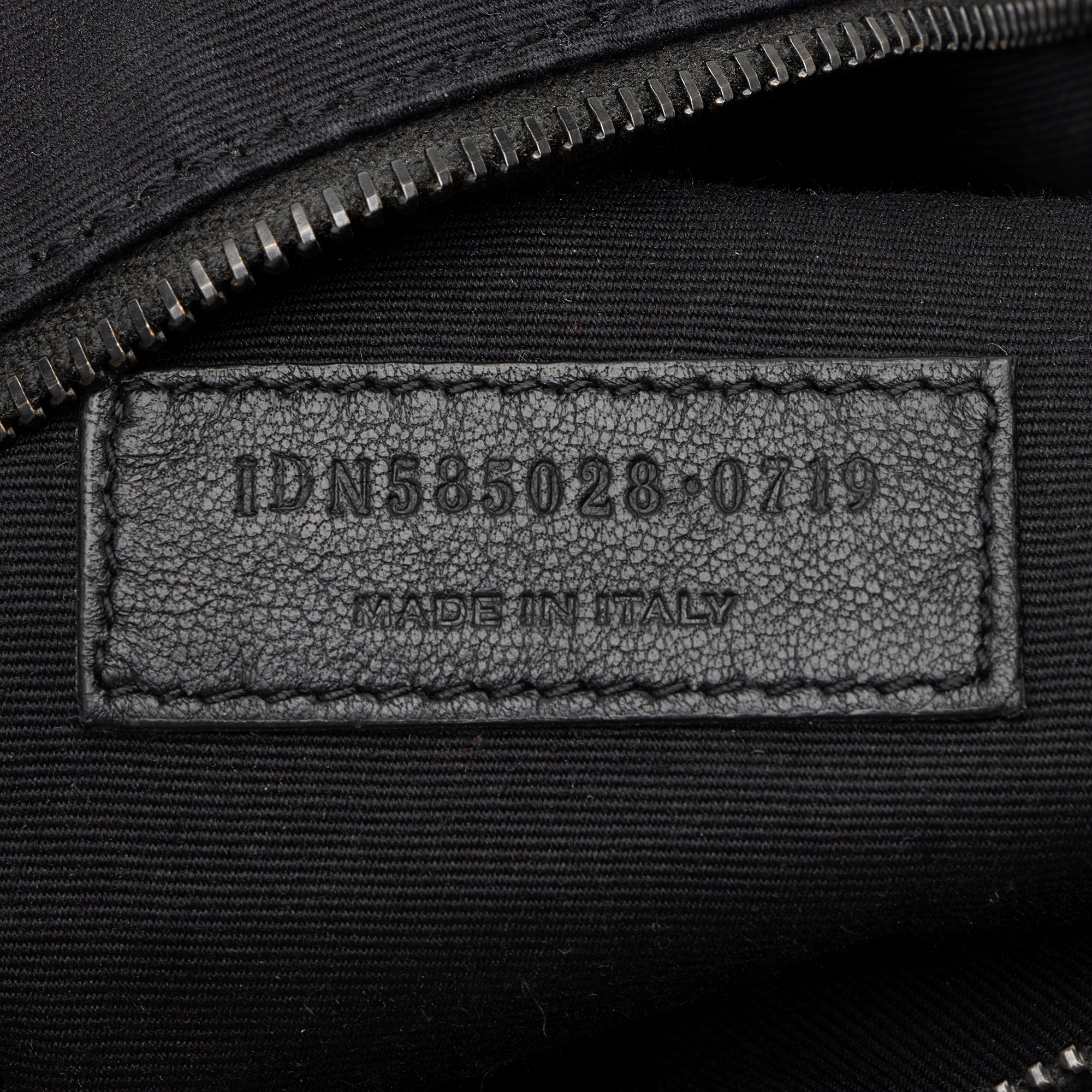 Saint Laurent Lambskin Large Monogram Nolita Bag (SHF-23575)