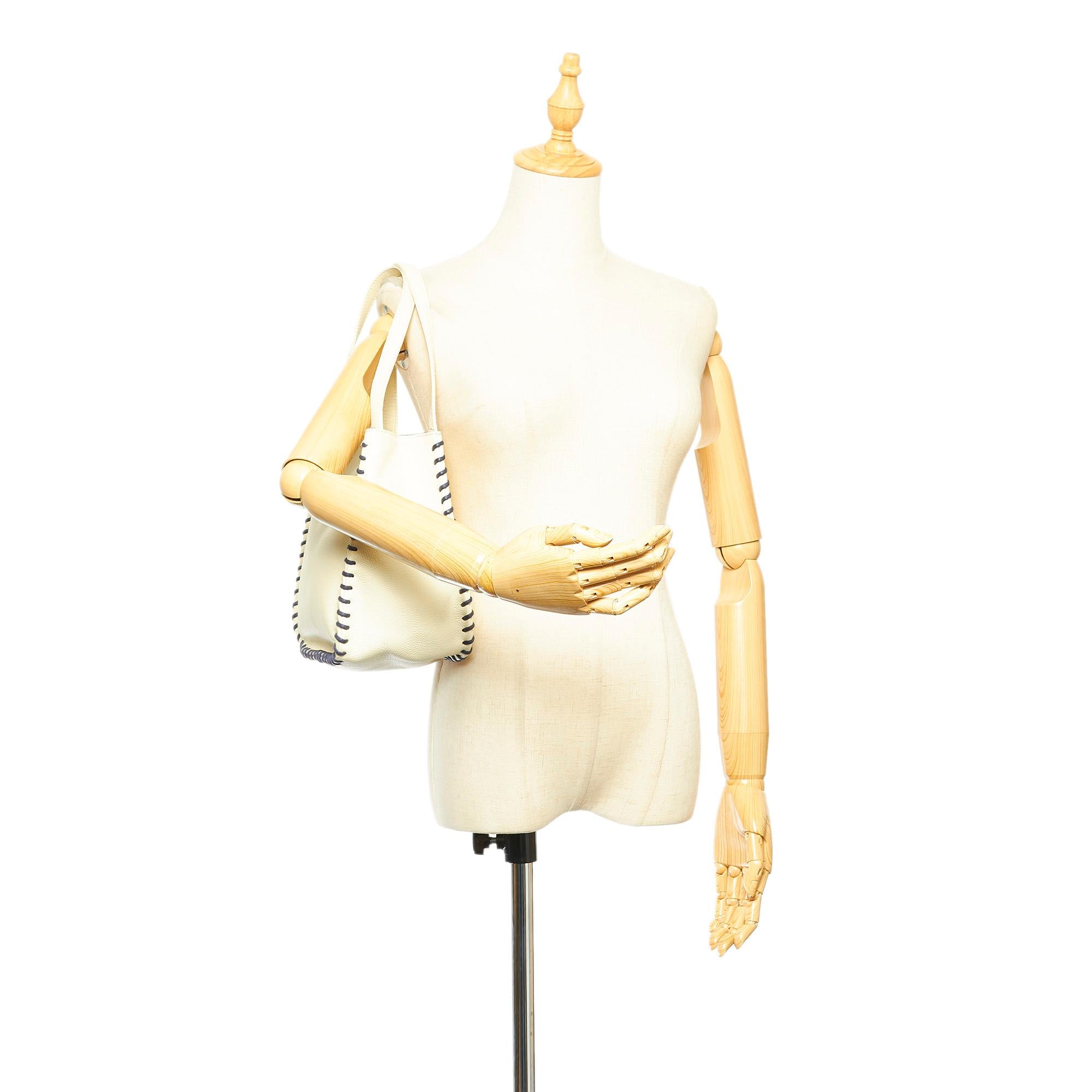 Saint Laurent Leather Shoulder Bag (SHG-32506)