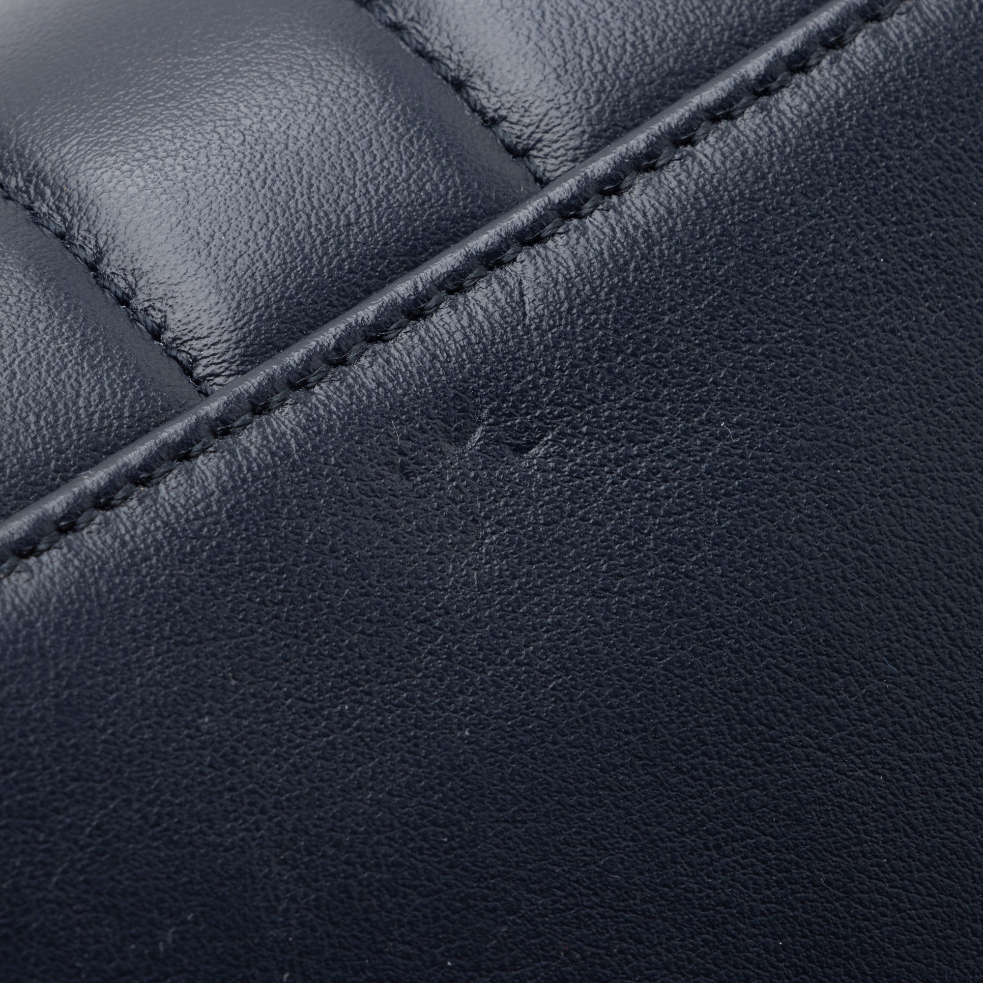 Saint Laurent Matelasse Calfskin Monogram LouLou Chain Small Crossbody Bag (SHF-HY4rvs)