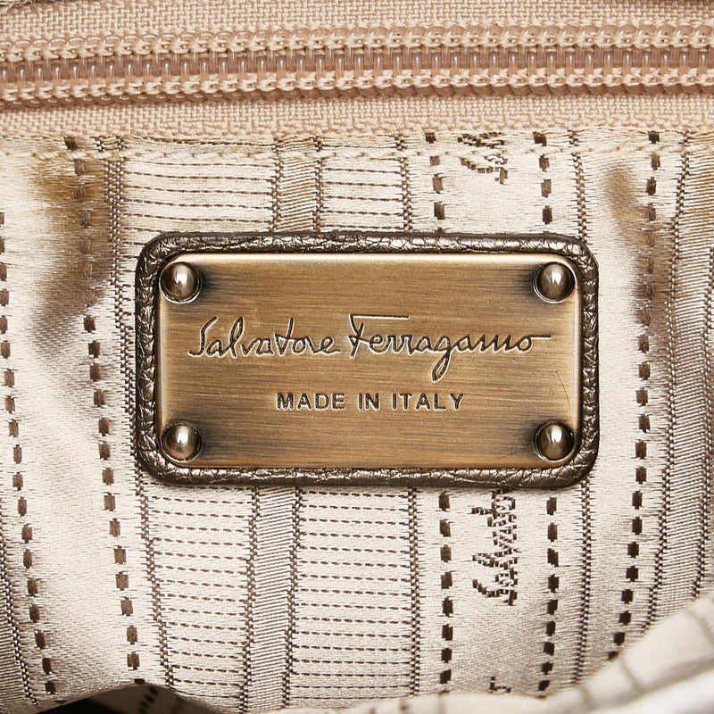 Salvatore Ferragamo Embossed Handbag (SHG-mhfPlo)
