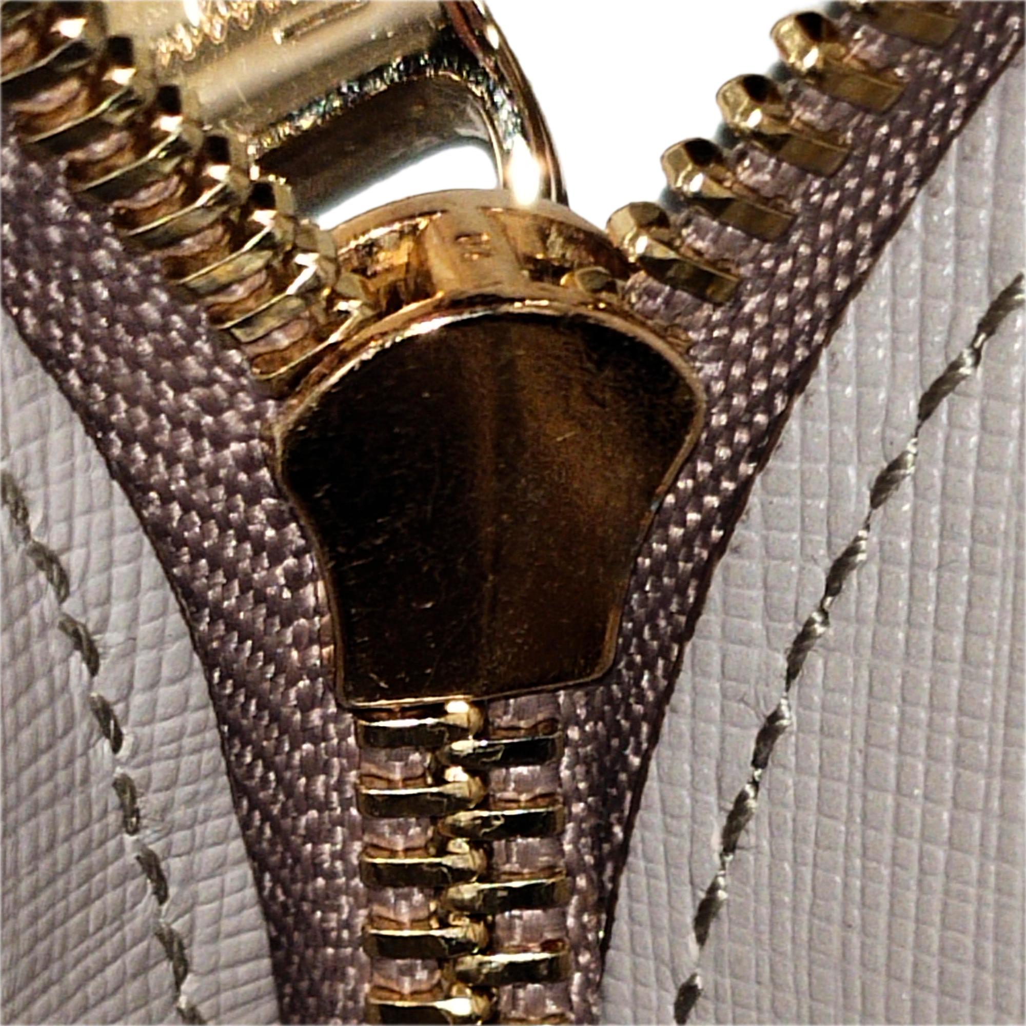 Salvatore Ferragamo Gancini Handbag (SHG-bD4CJL)