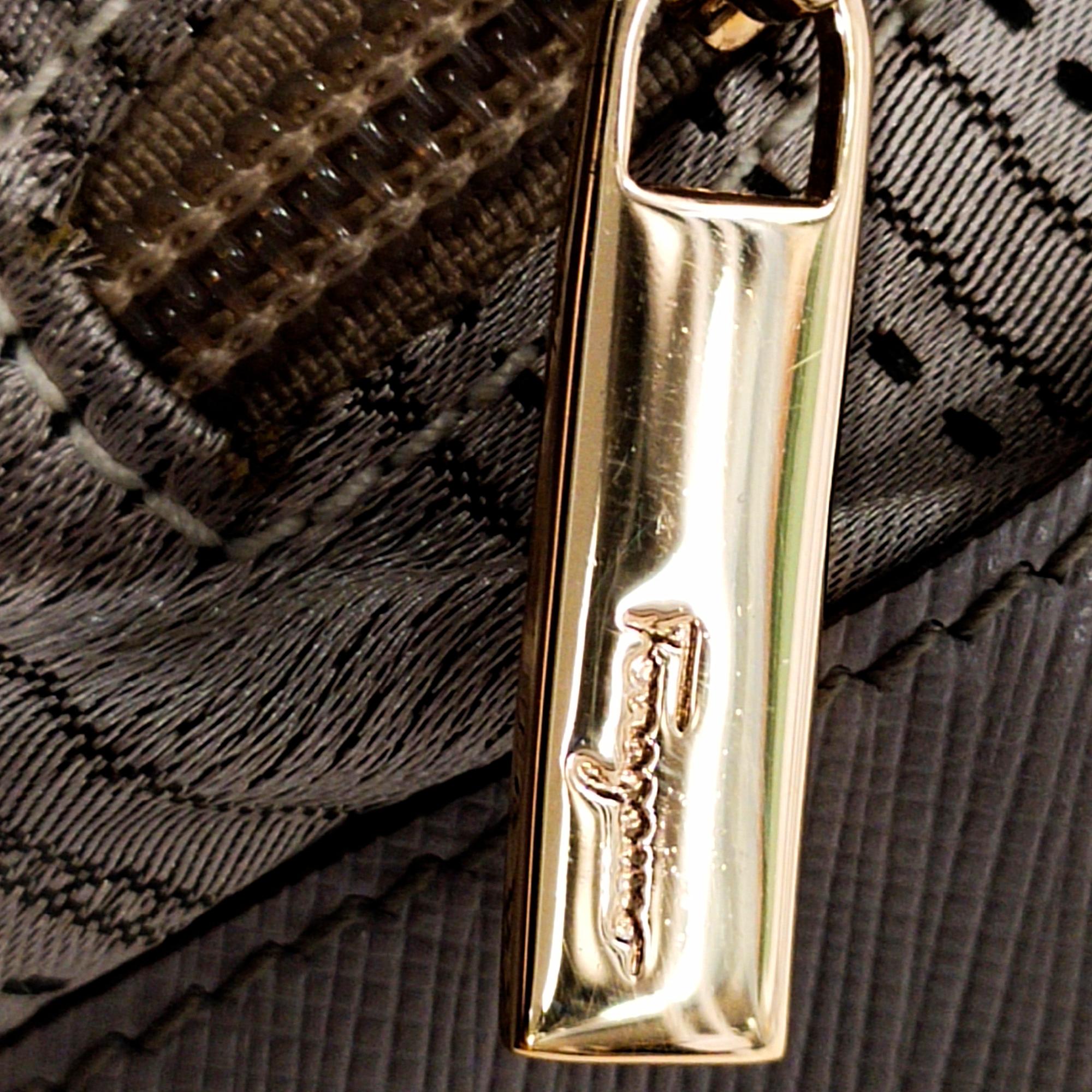 Salvatore Ferragamo Gancini Handbag (SHG-bD4CJL)