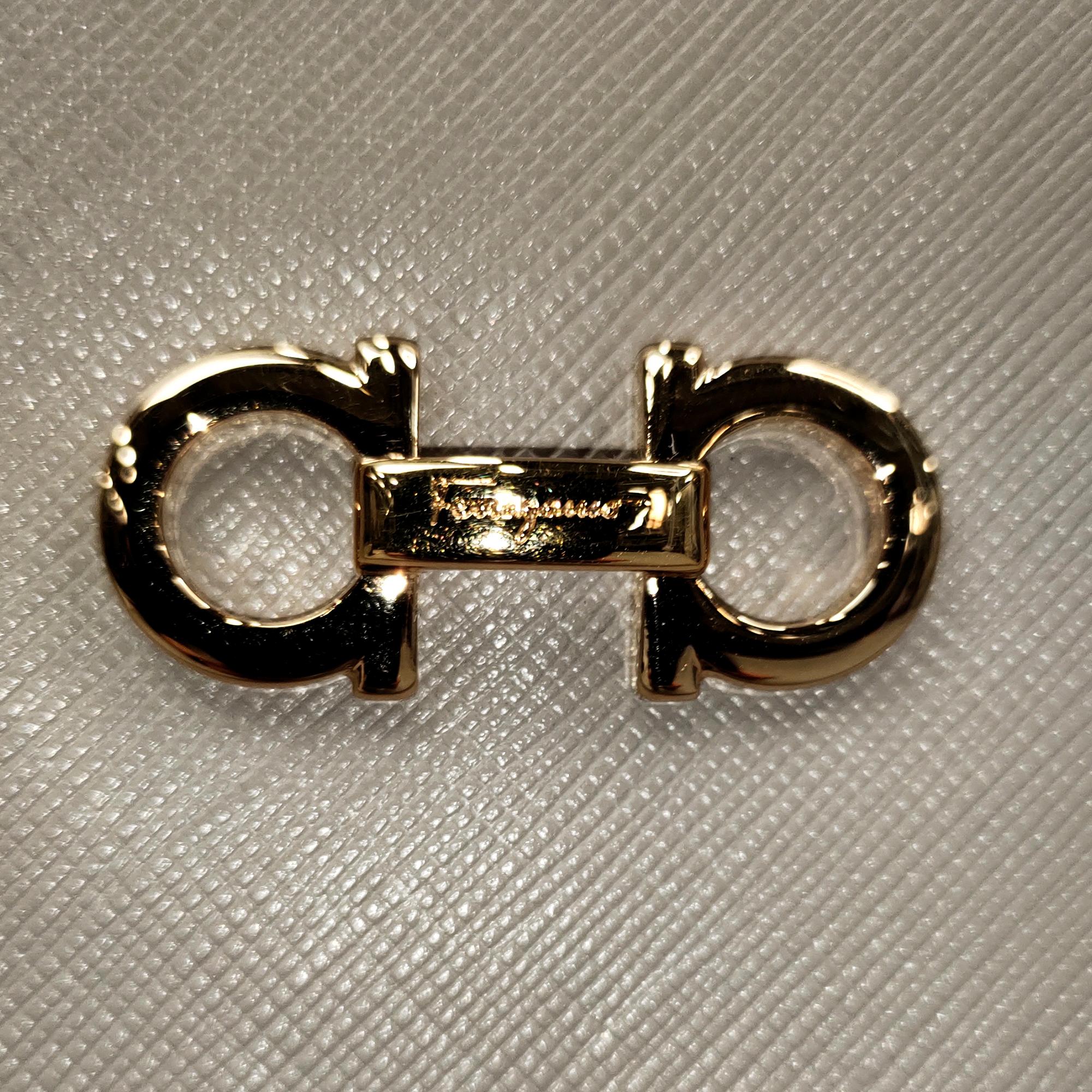 Salvatore Ferragamo Gancini Handbag (SHG-bD4CJL)