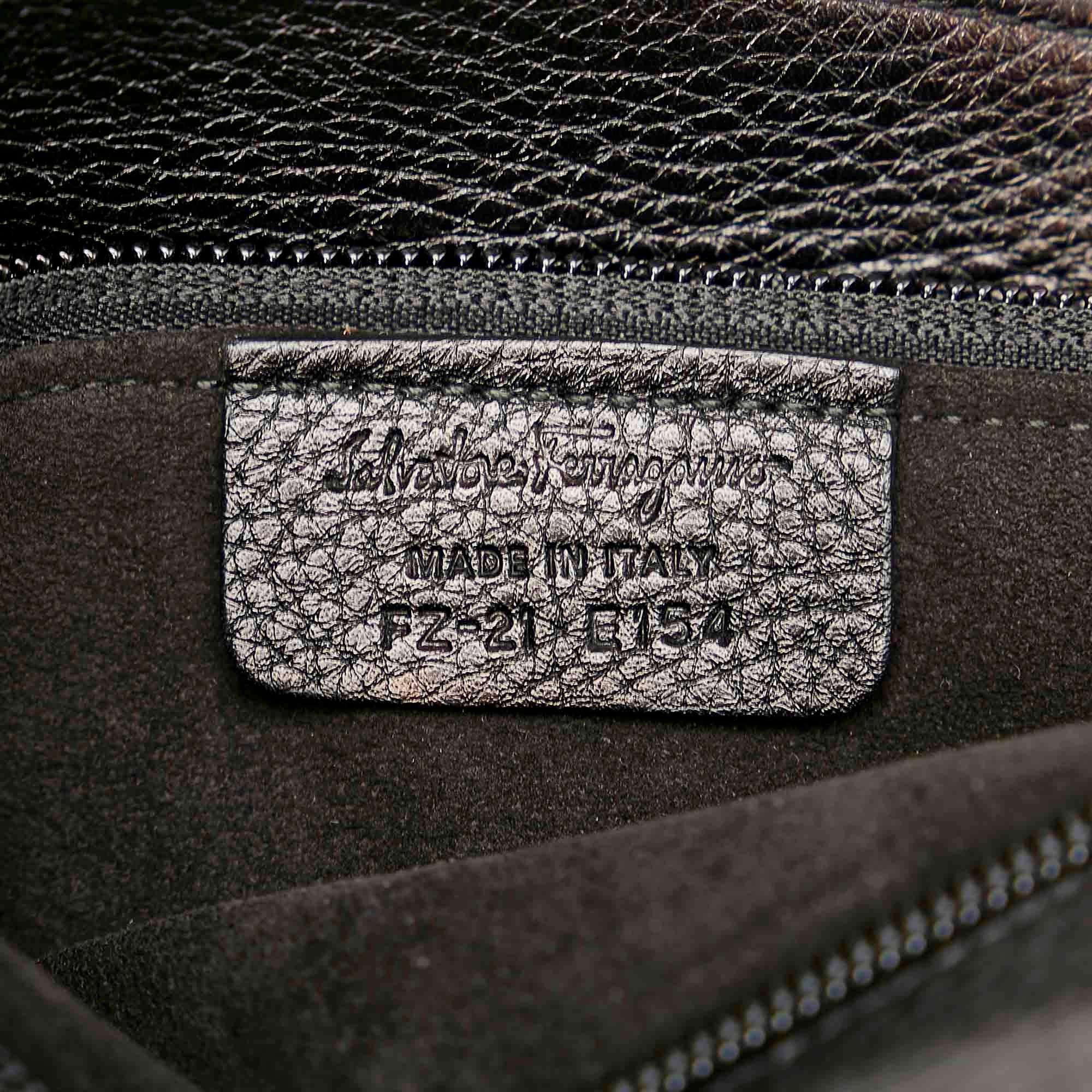 Salvatore Ferragamo Gancini Leather Shoulder Bag (SHG-31542)