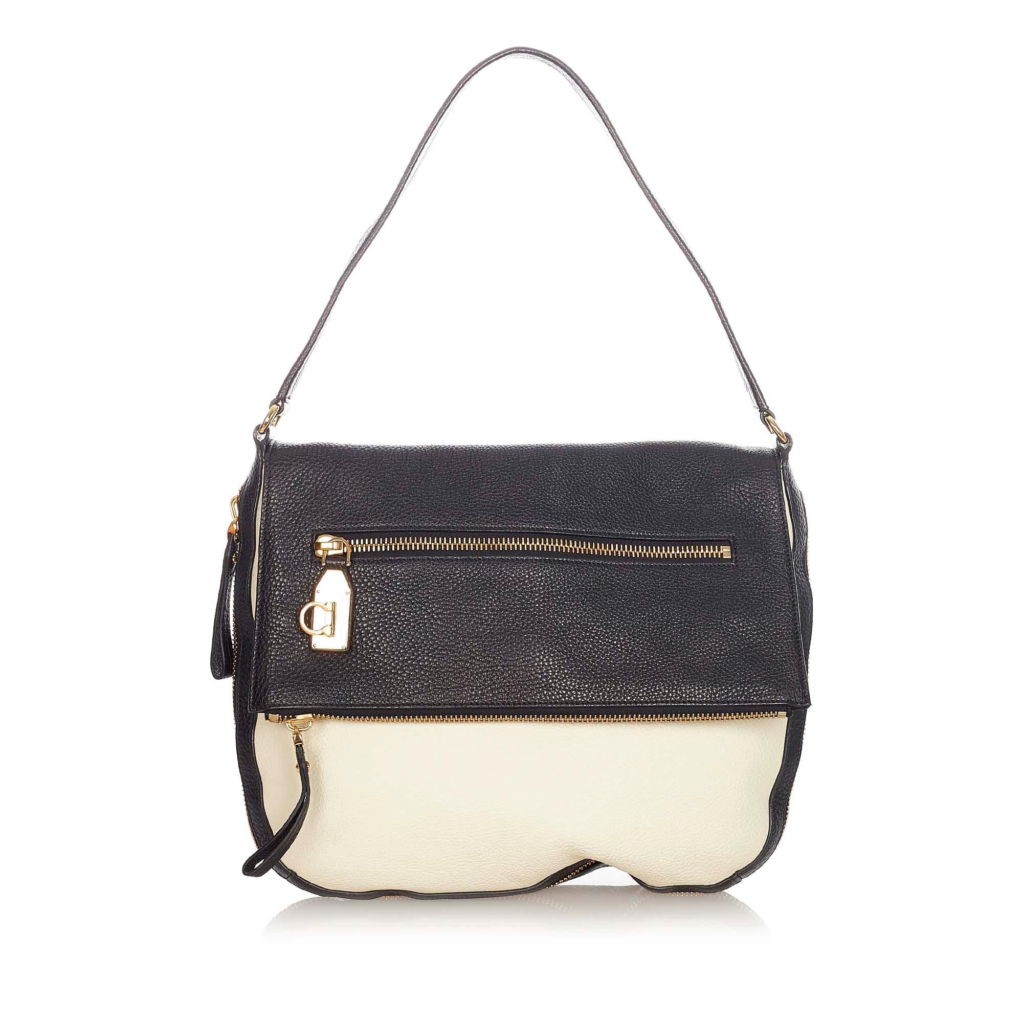 Salvatore Ferragamo Gancini Leather Shoulder Bag (SHG-31542)