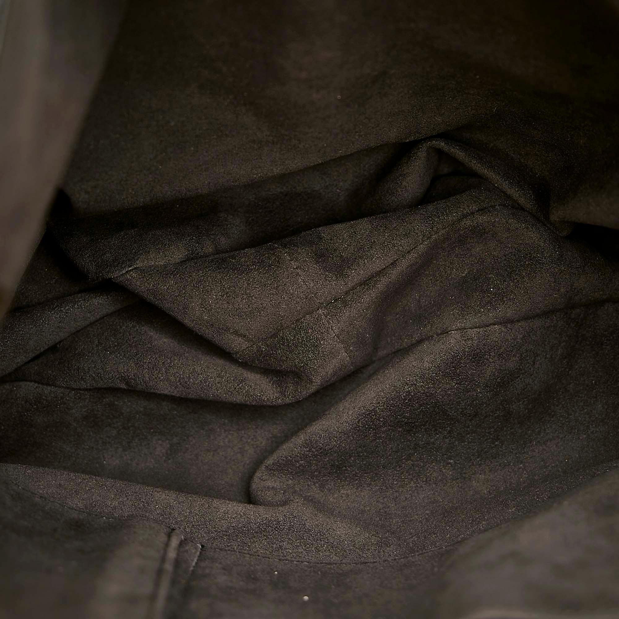 Salvatore Ferragamo Gancini Leather Shoulder Bag (SHG-31542)