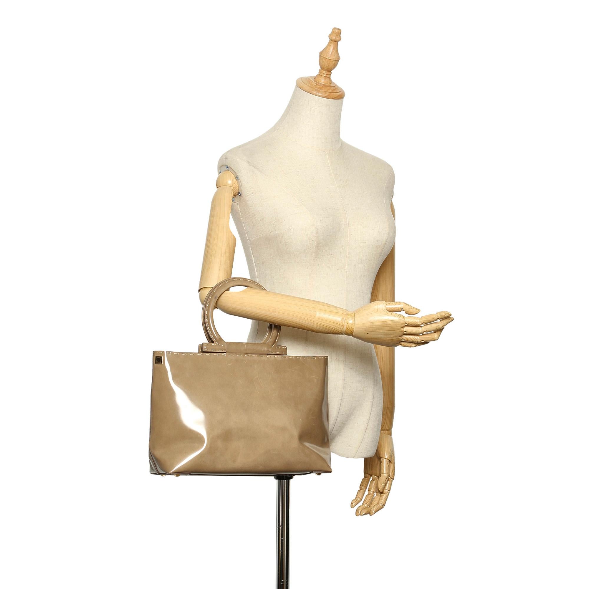 Salvatore Ferragamo Gancini Leather Tote Bag (SHG-15491)