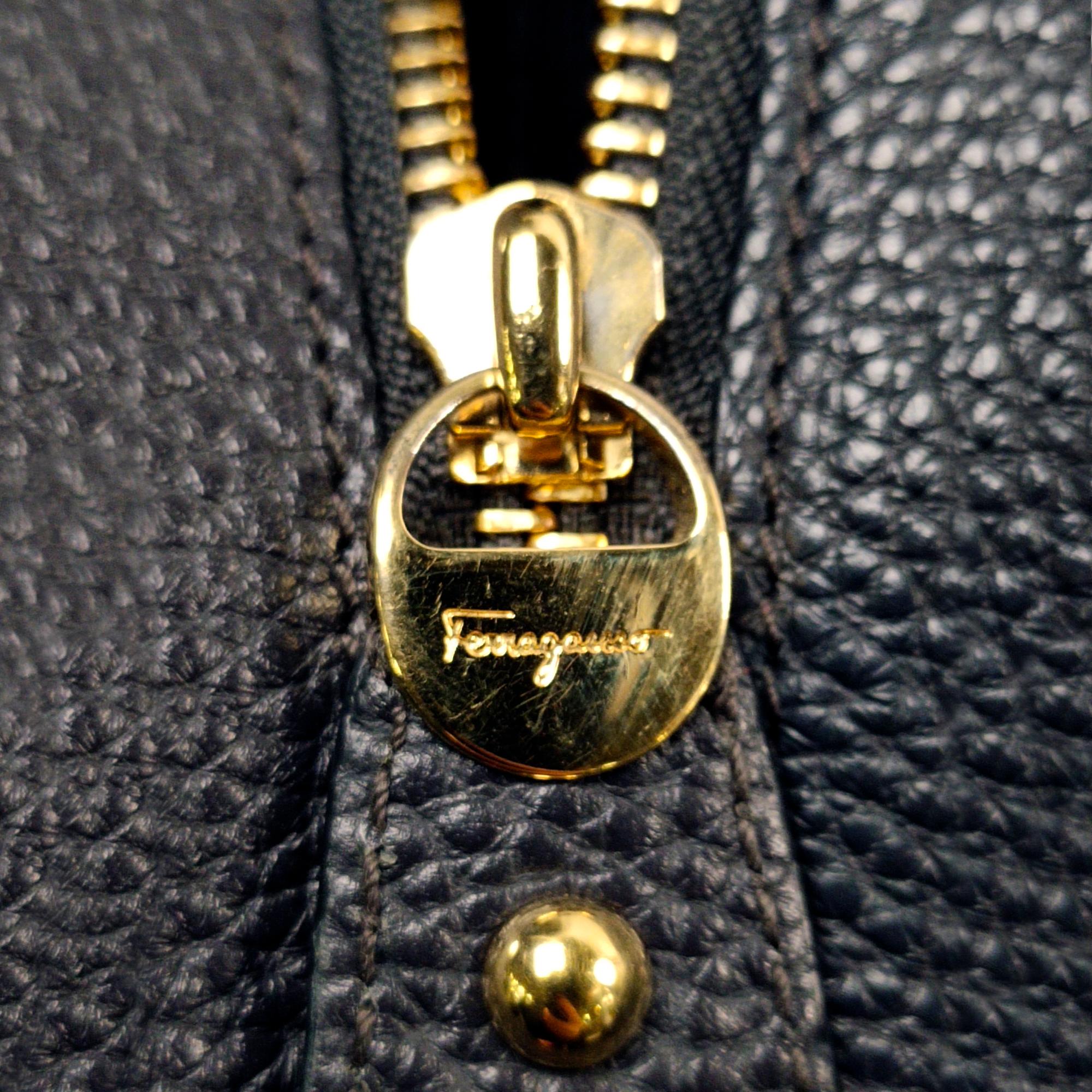 Salvatore Ferragamo Gina Tote Bag (SHG-35123)