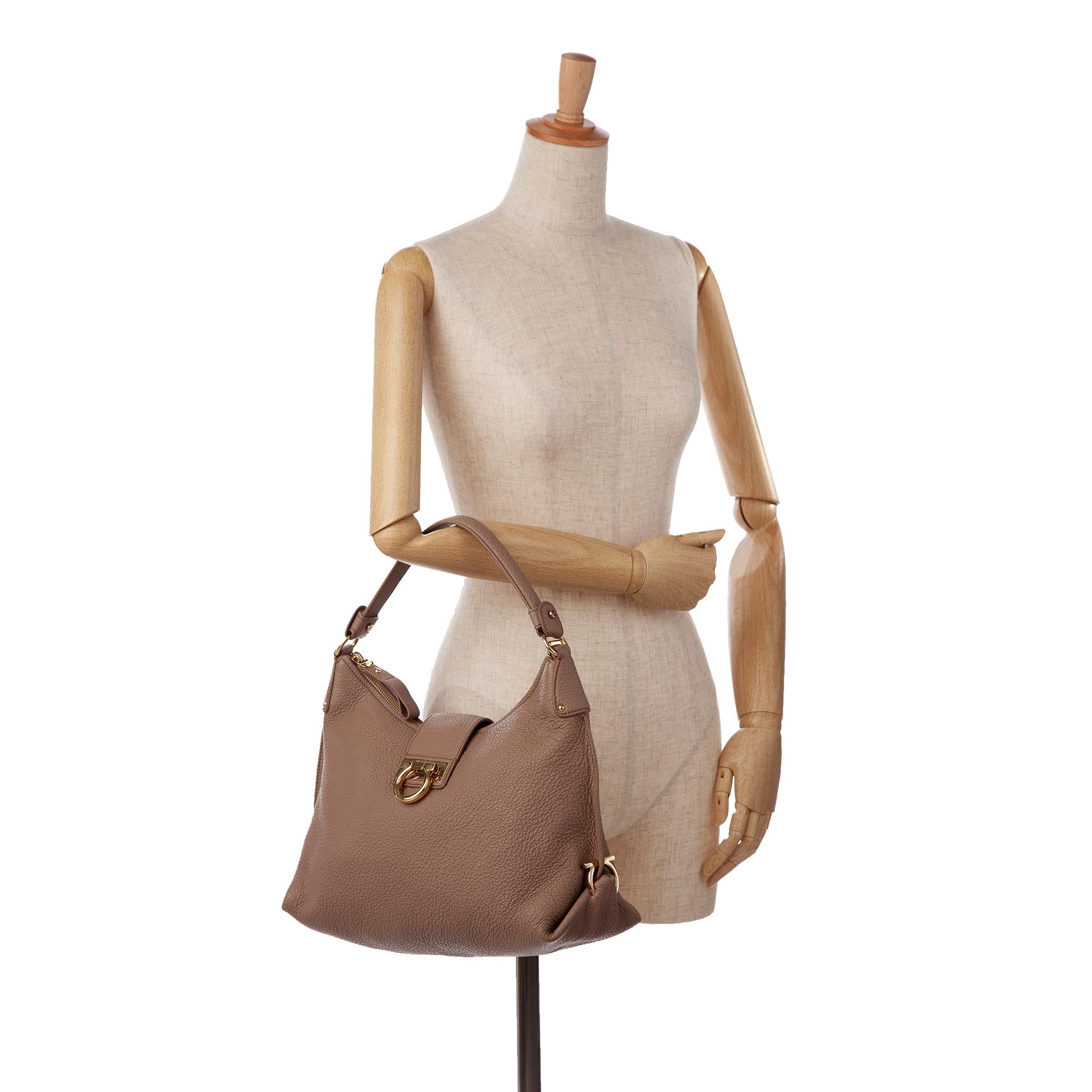 Salvatore Ferragamo Large Fanisa Hobo Bag (SHG-hXjCch)