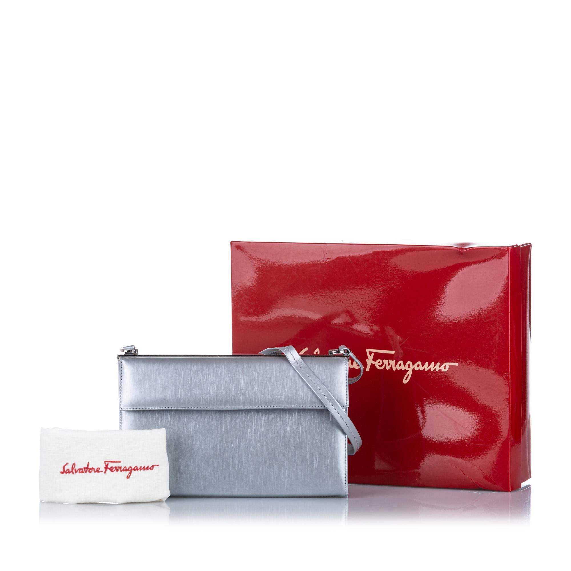 Salvatore Ferragamo Leather Shoulder Bag (SHG-29635)