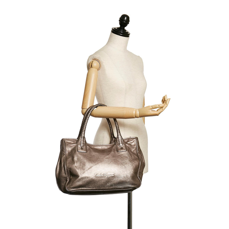 Salvatore Ferragamo Leather Shoulder Bag (SHG-31188)