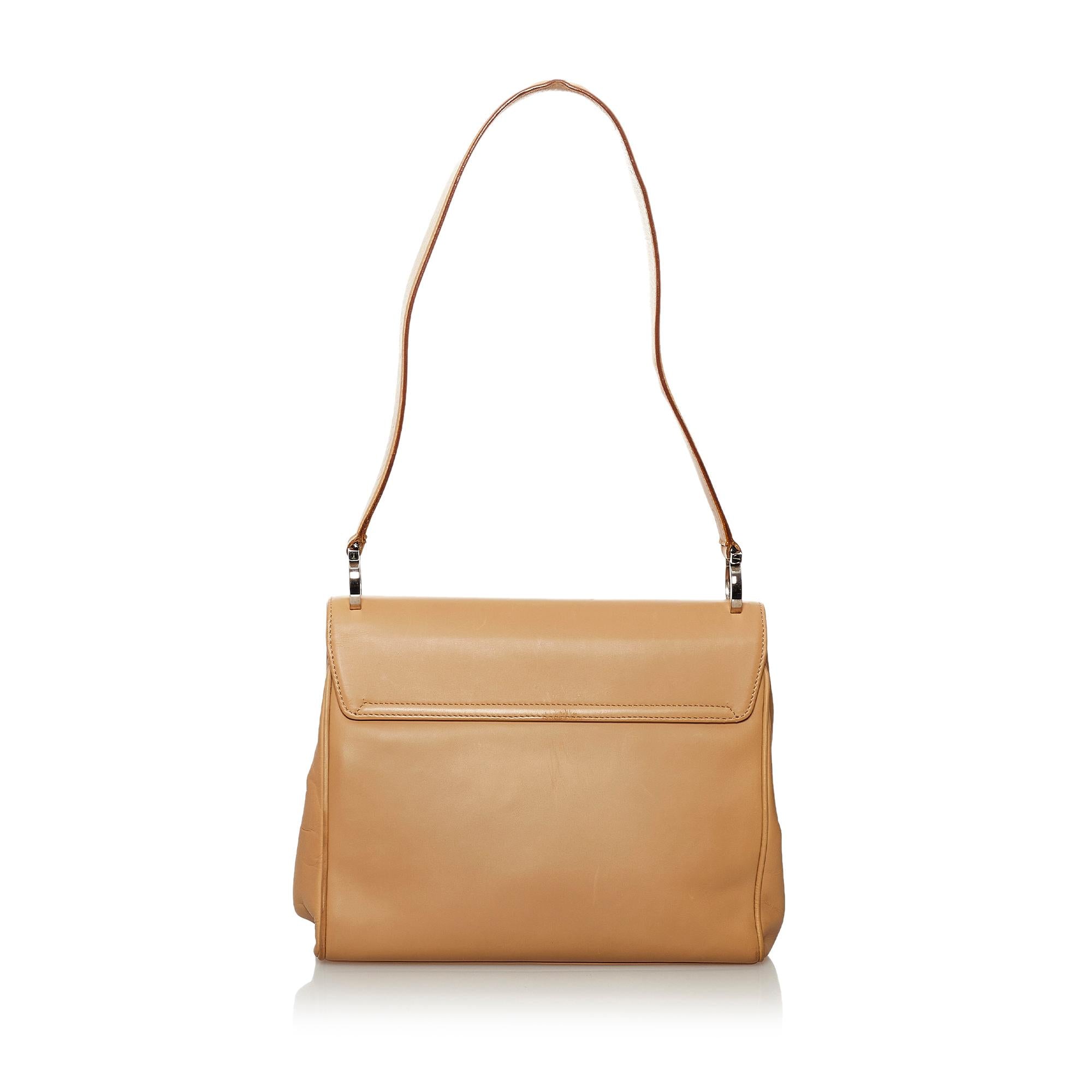 Salvatore Ferragamo Leather Shoulder Bag (SHG-31491)