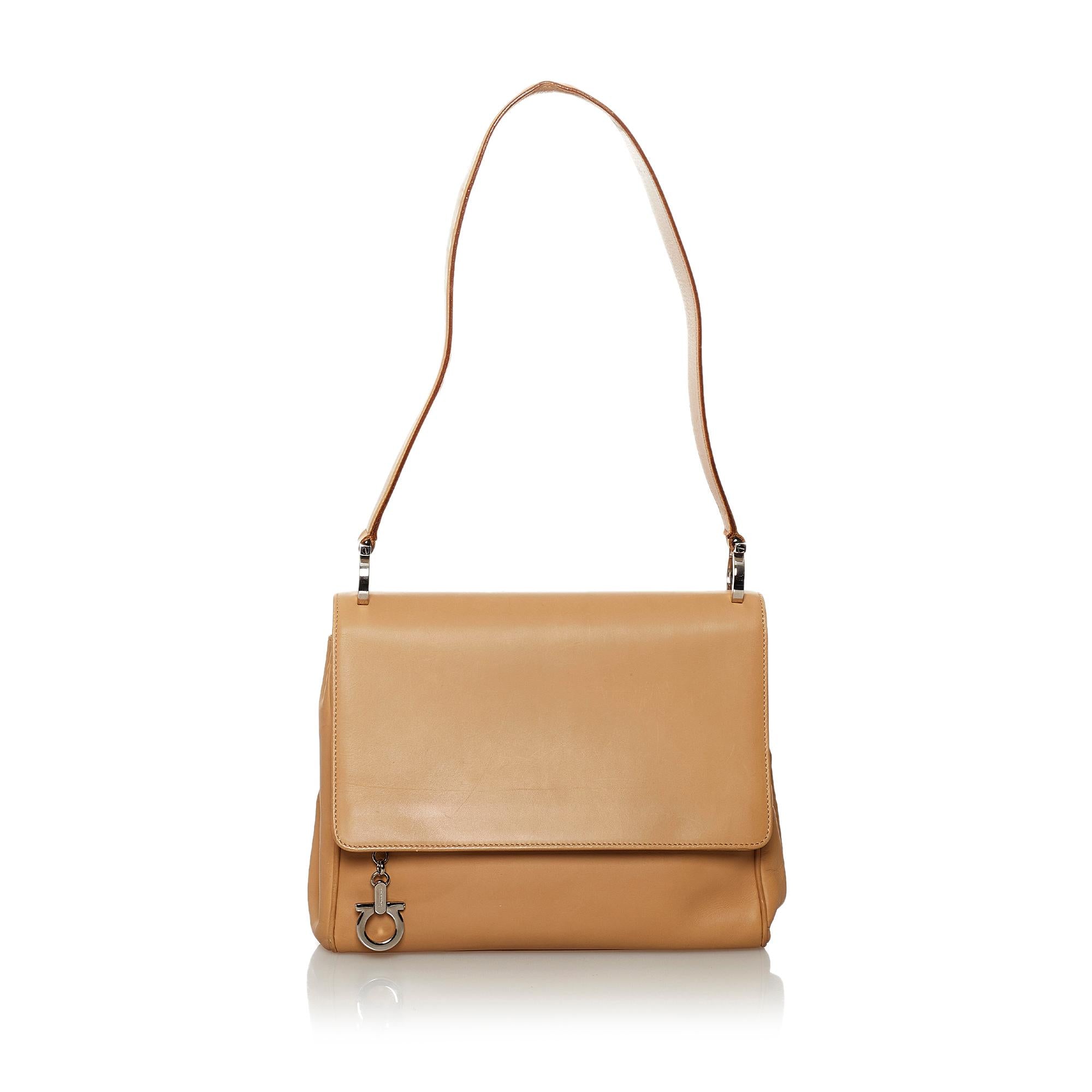 Salvatore Ferragamo Leather Shoulder Bag (SHG-31491)
