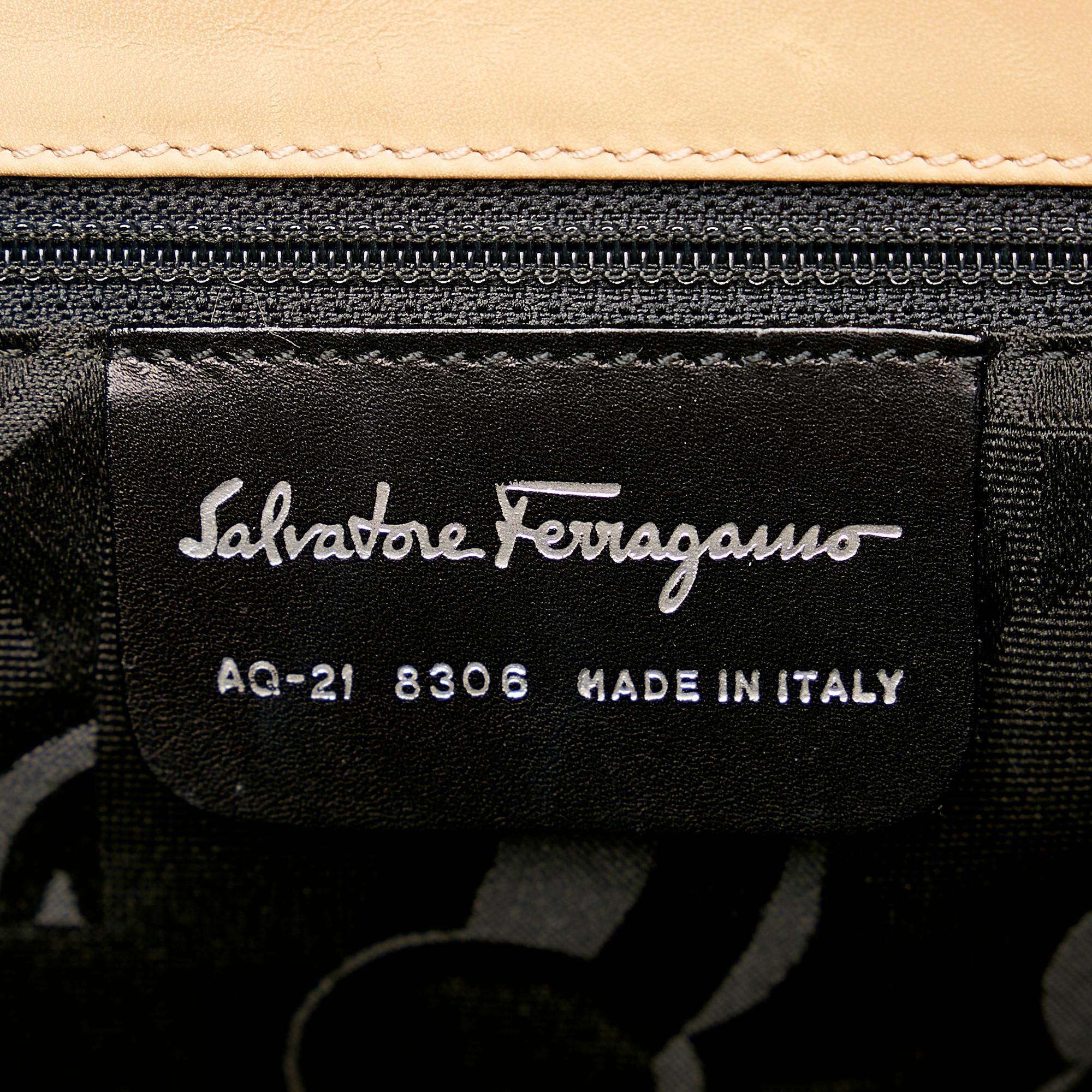 Salvatore Ferragamo Leather Shoulder Bag (SHG-31491)