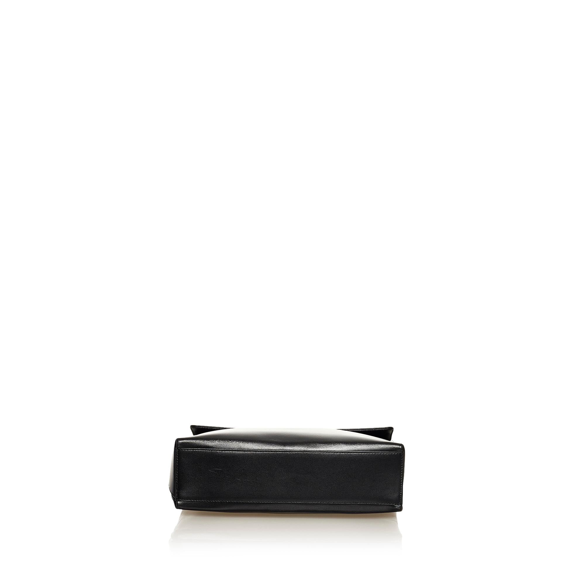 Salvatore Ferragamo Leather Shoulder Bag (SHG-34919)