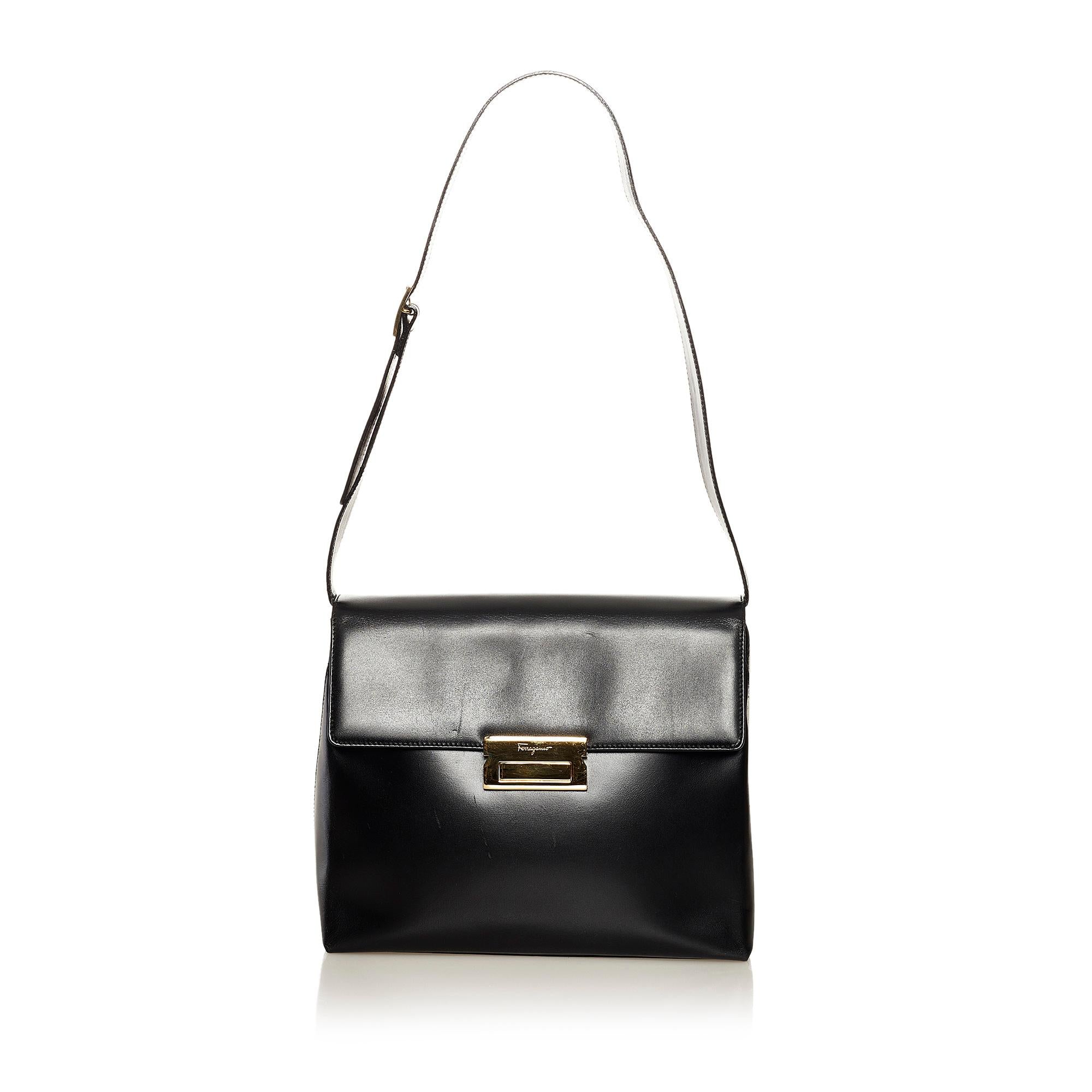 Salvatore Ferragamo Leather Shoulder Bag (SHG-34919)