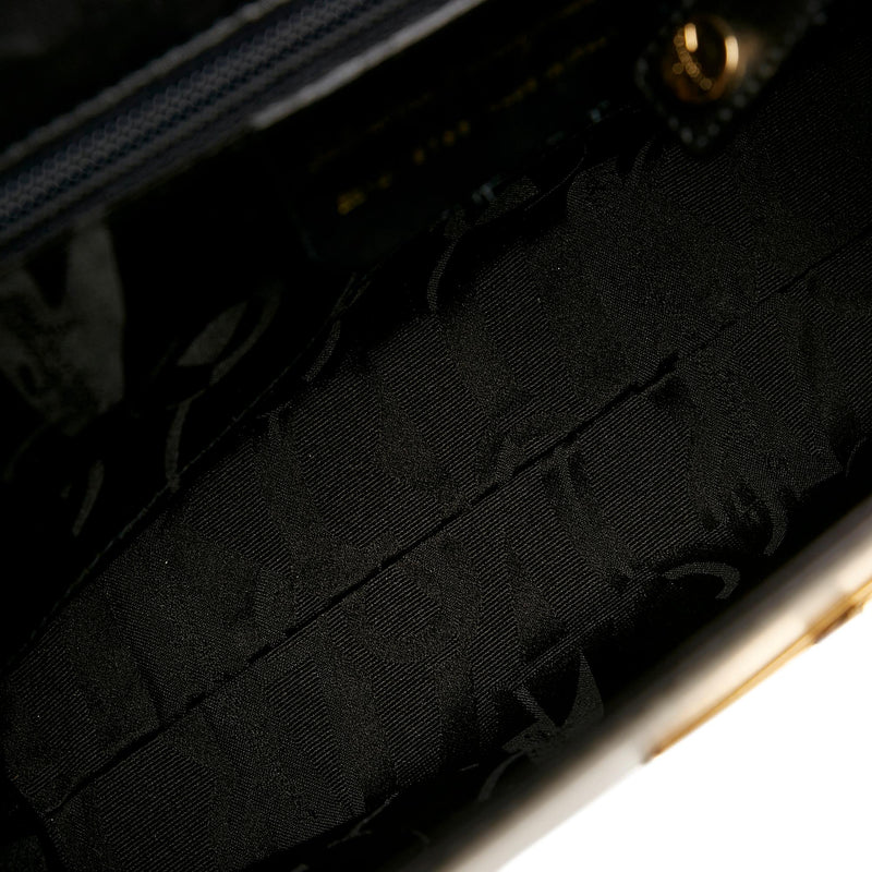 Salvatore Ferragamo Leather Shoulder Bag (SHG-34919)