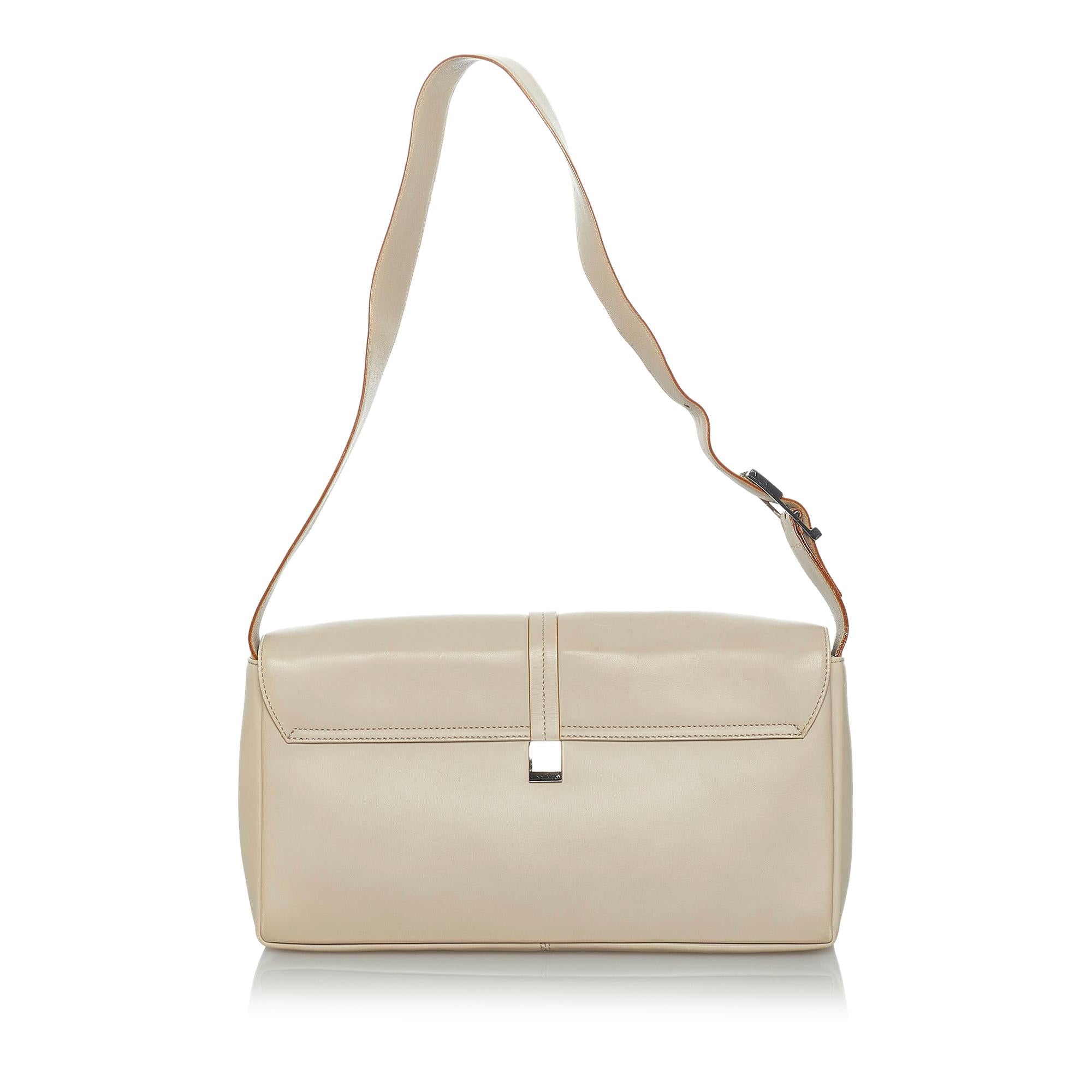Salvatore Ferragamo Leather Shoulder Bag (SHG-34957)